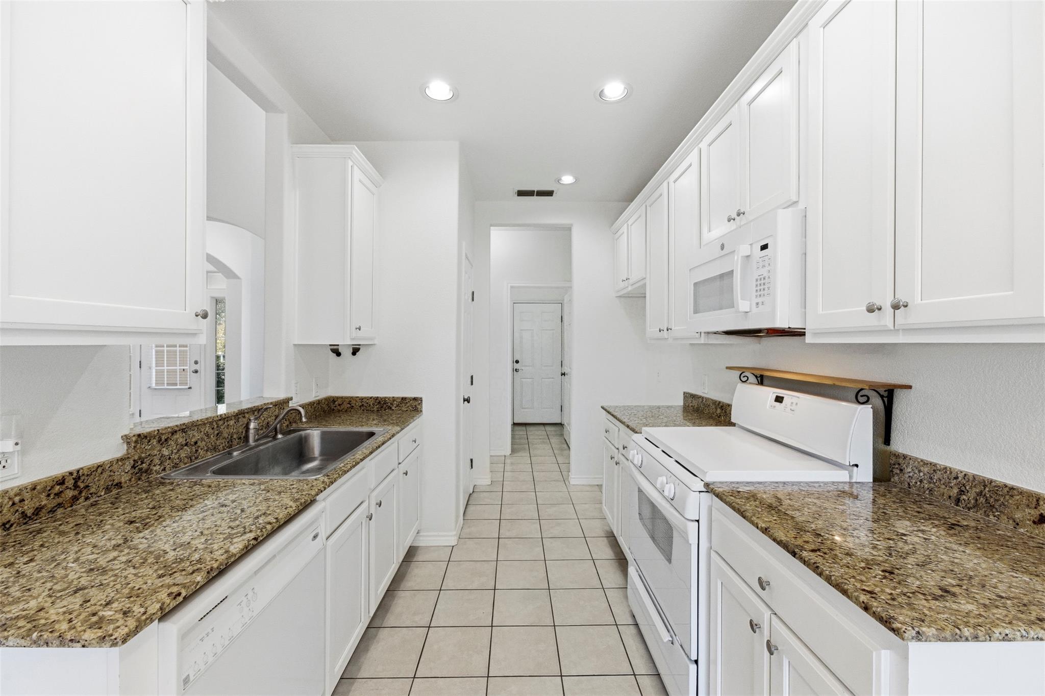 365 Rose Mayer Loop, La Grange, TX 78945