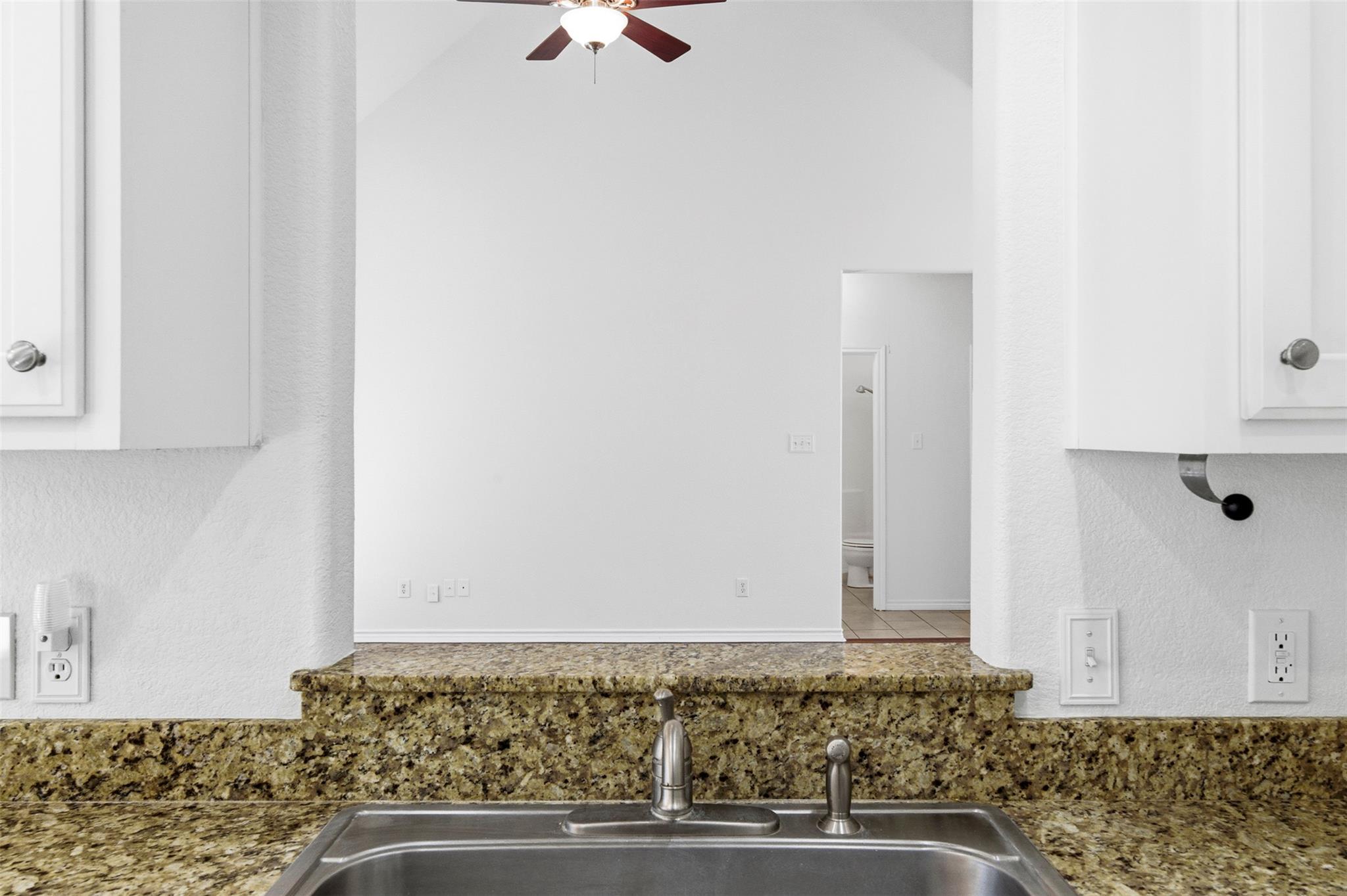 365 Rose Mayer Loop, La Grange, TX 78945