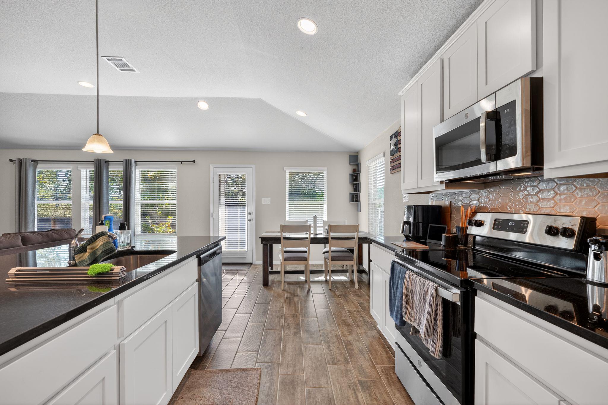 20703 Ridgeview Rd, Lago Vista, TX 78645