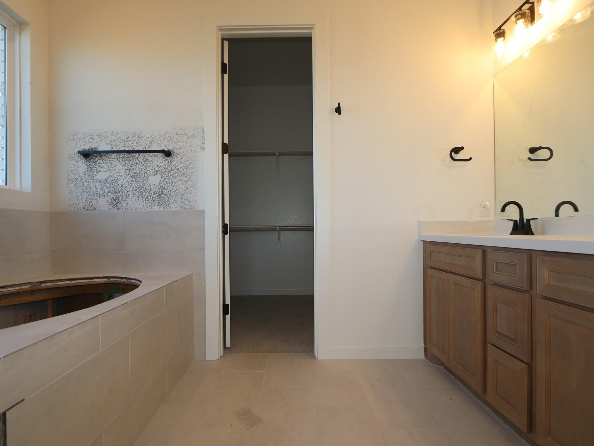 207 Bishop Wood Rd, Dripping Springs, TX 78620