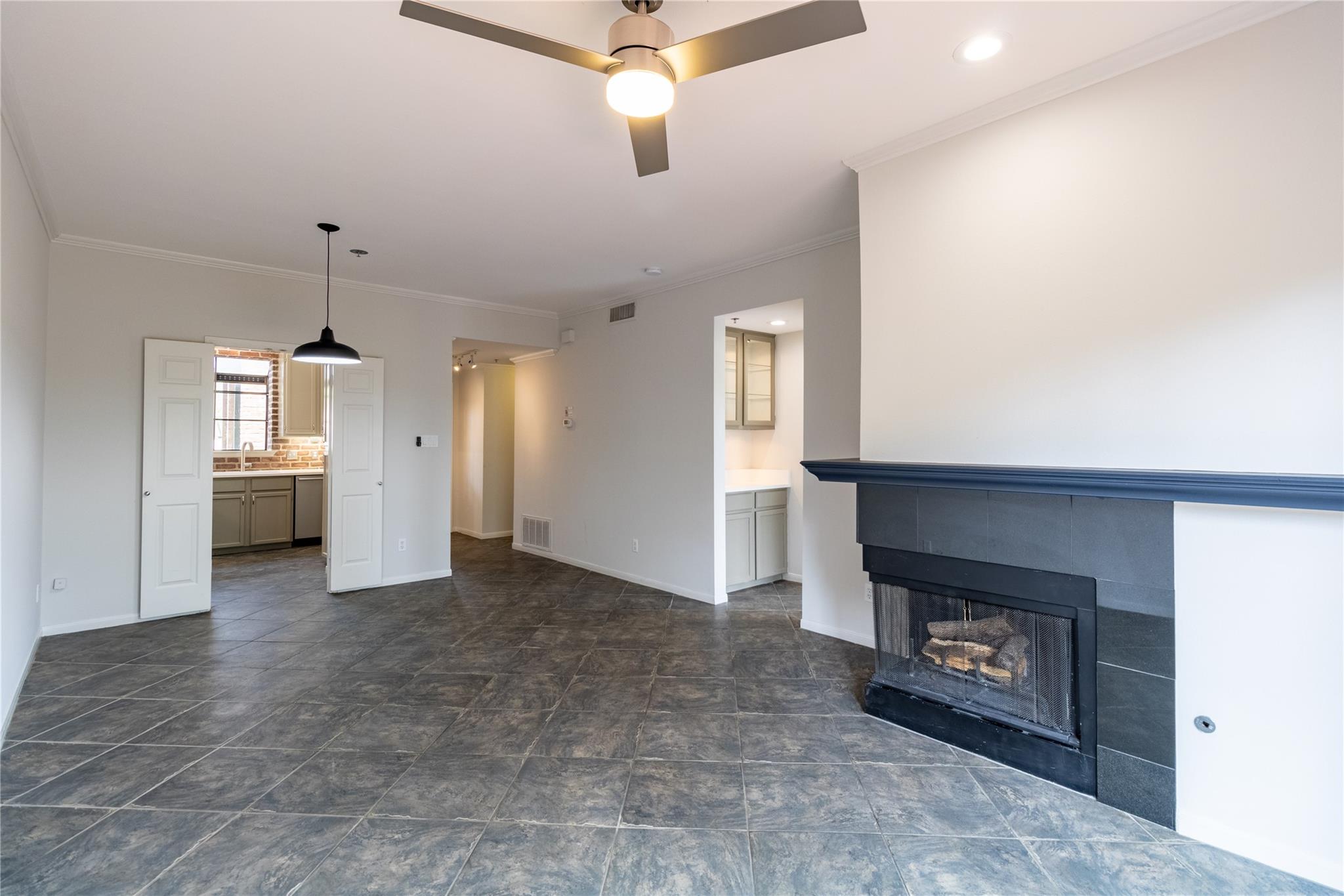 1741 Spyglass Dr # 2-202, Austin, TX 78746