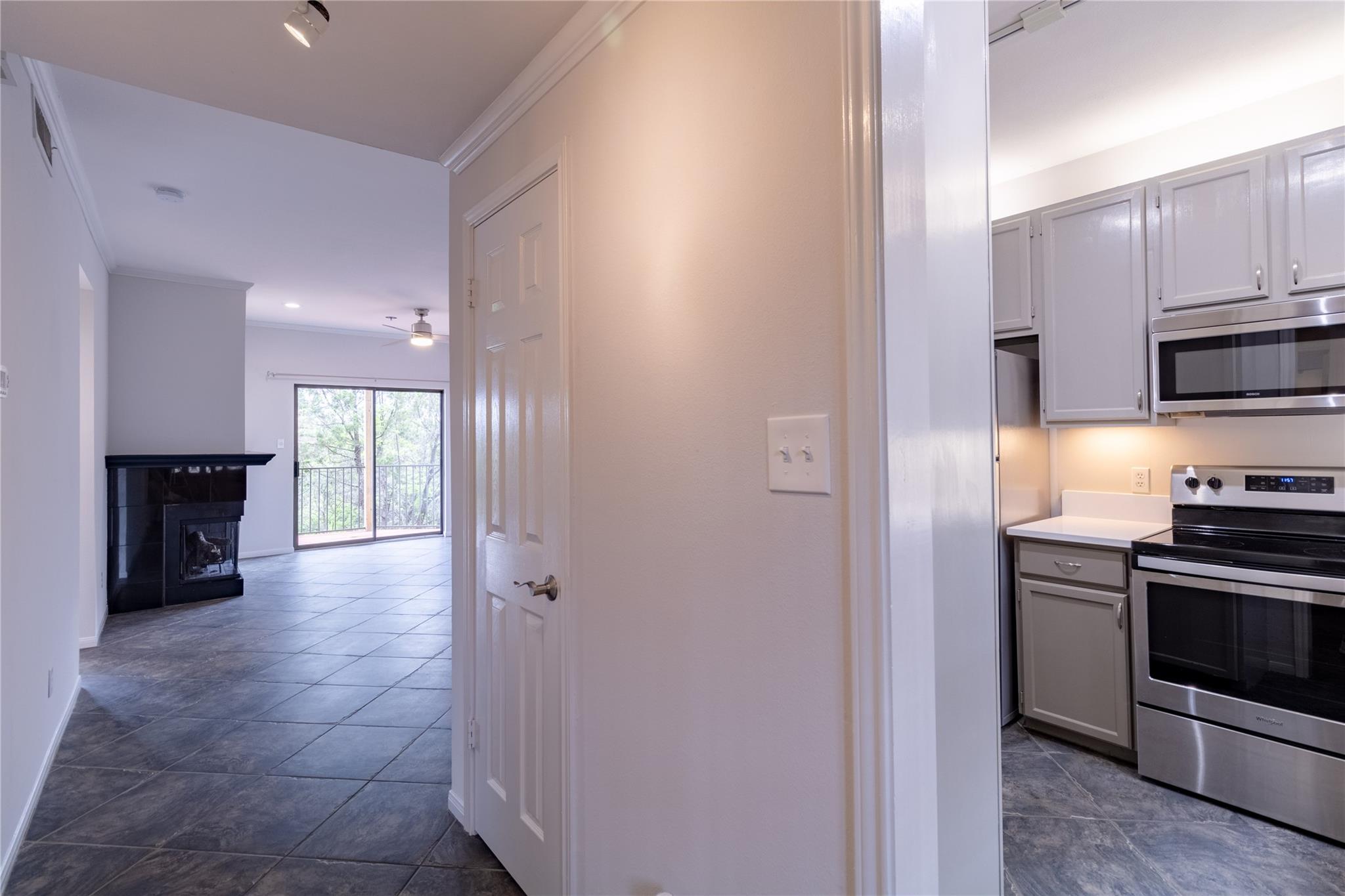 1741 Spyglass Dr # 2-202, Austin, TX 78746