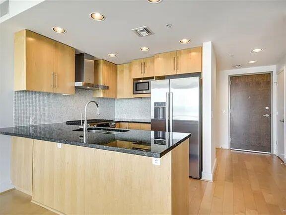 300 Bowie St # 2504, Austin, TX 78703