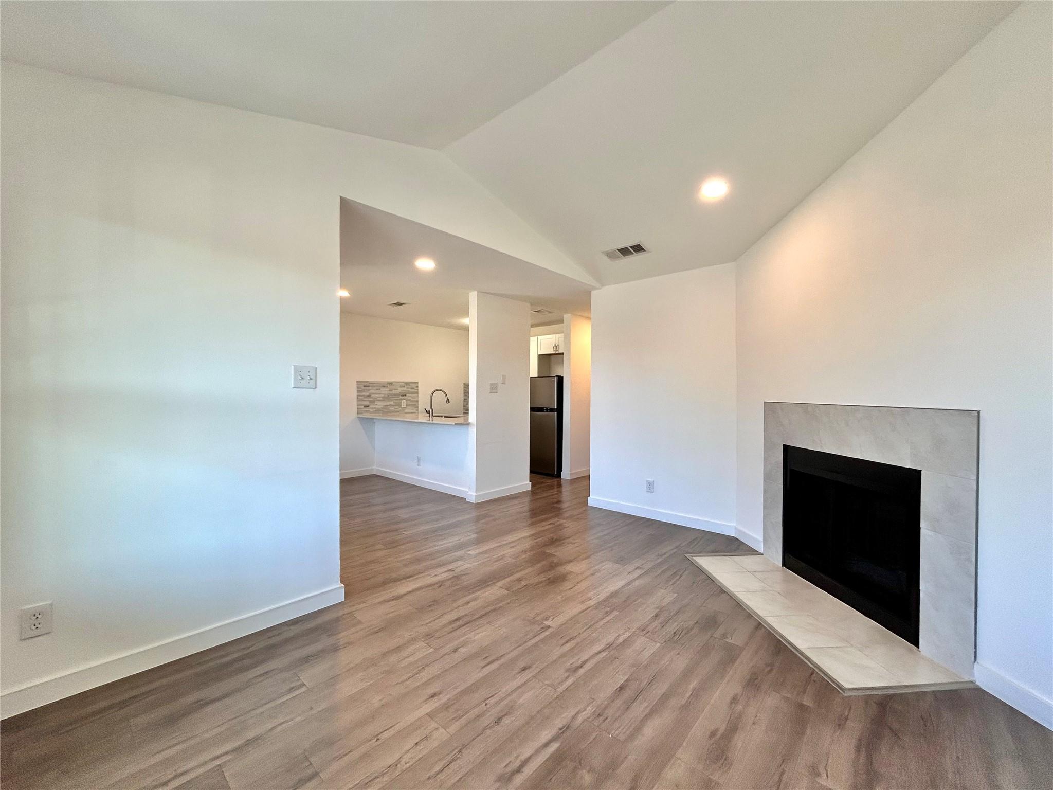 6409 Burns St # 305, Austin, TX 78752