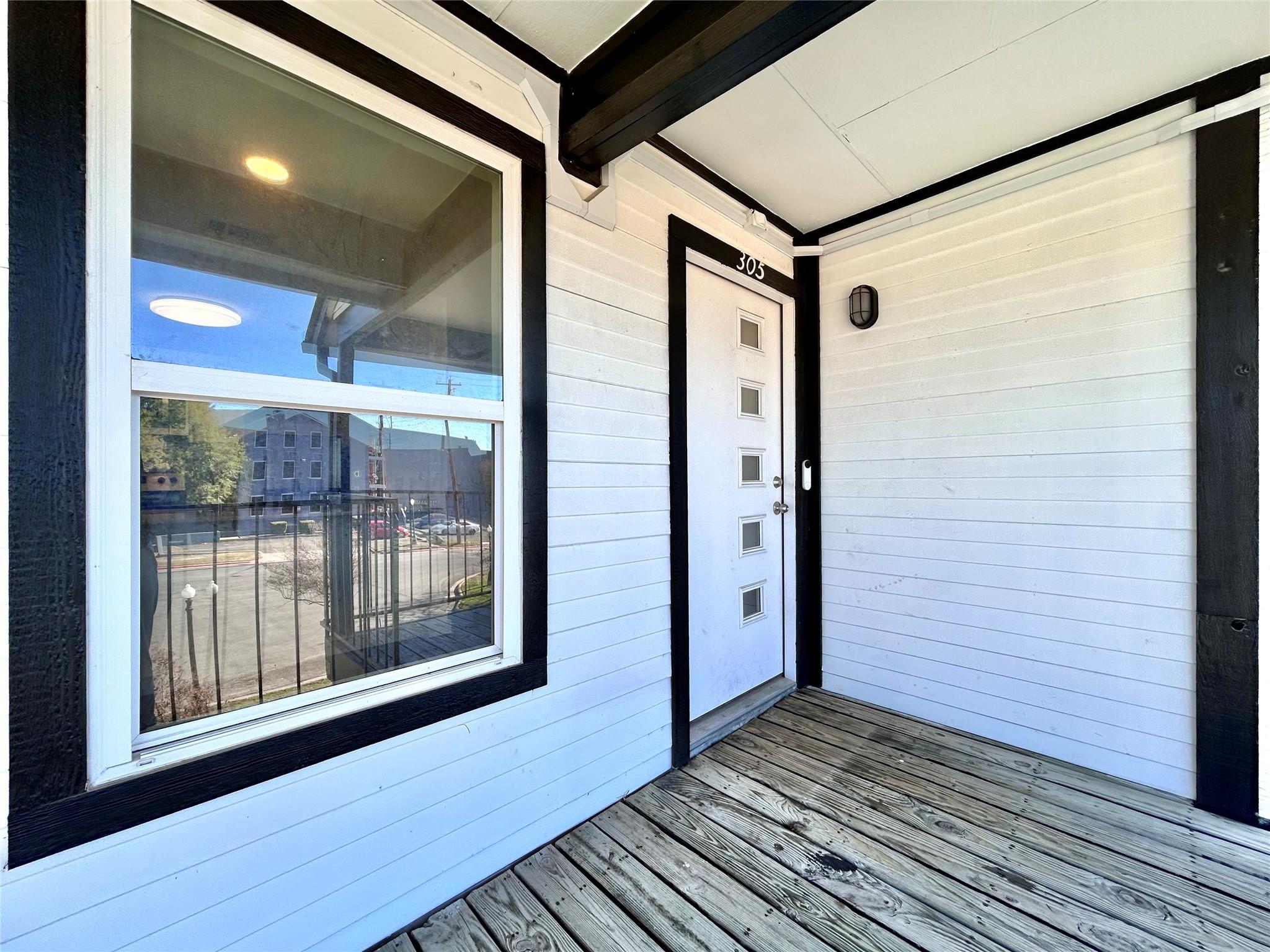 6409 Burns St # 305, Austin, TX 78752