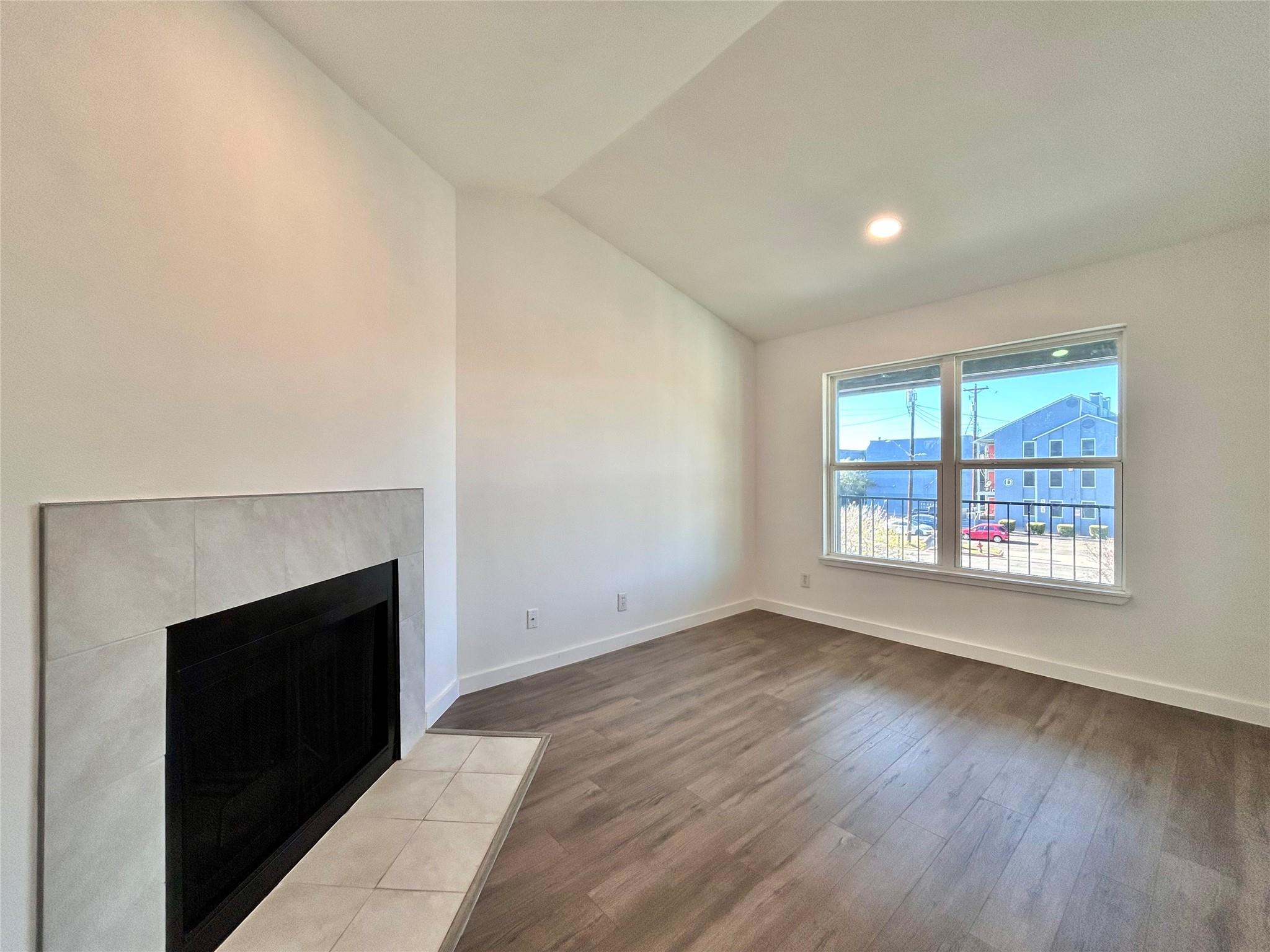 6409 Burns St # 305, Austin, TX 78752