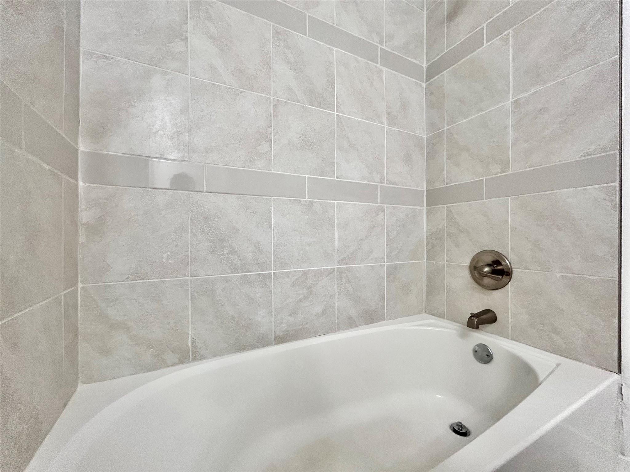 6409 Burns St # 305, Austin, TX 78752