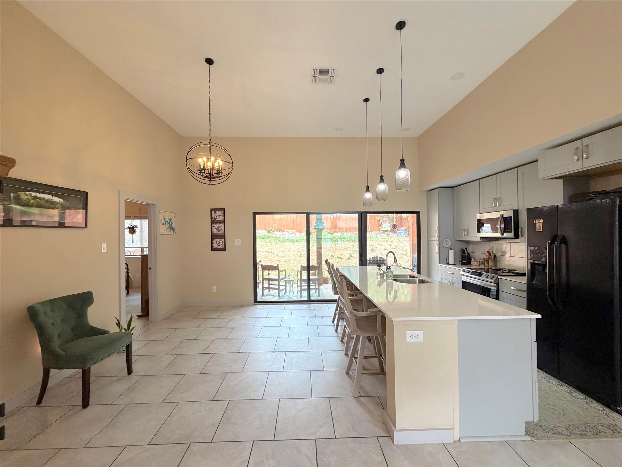 1151 Eastview Dr, Canyon Lake, TX 78133