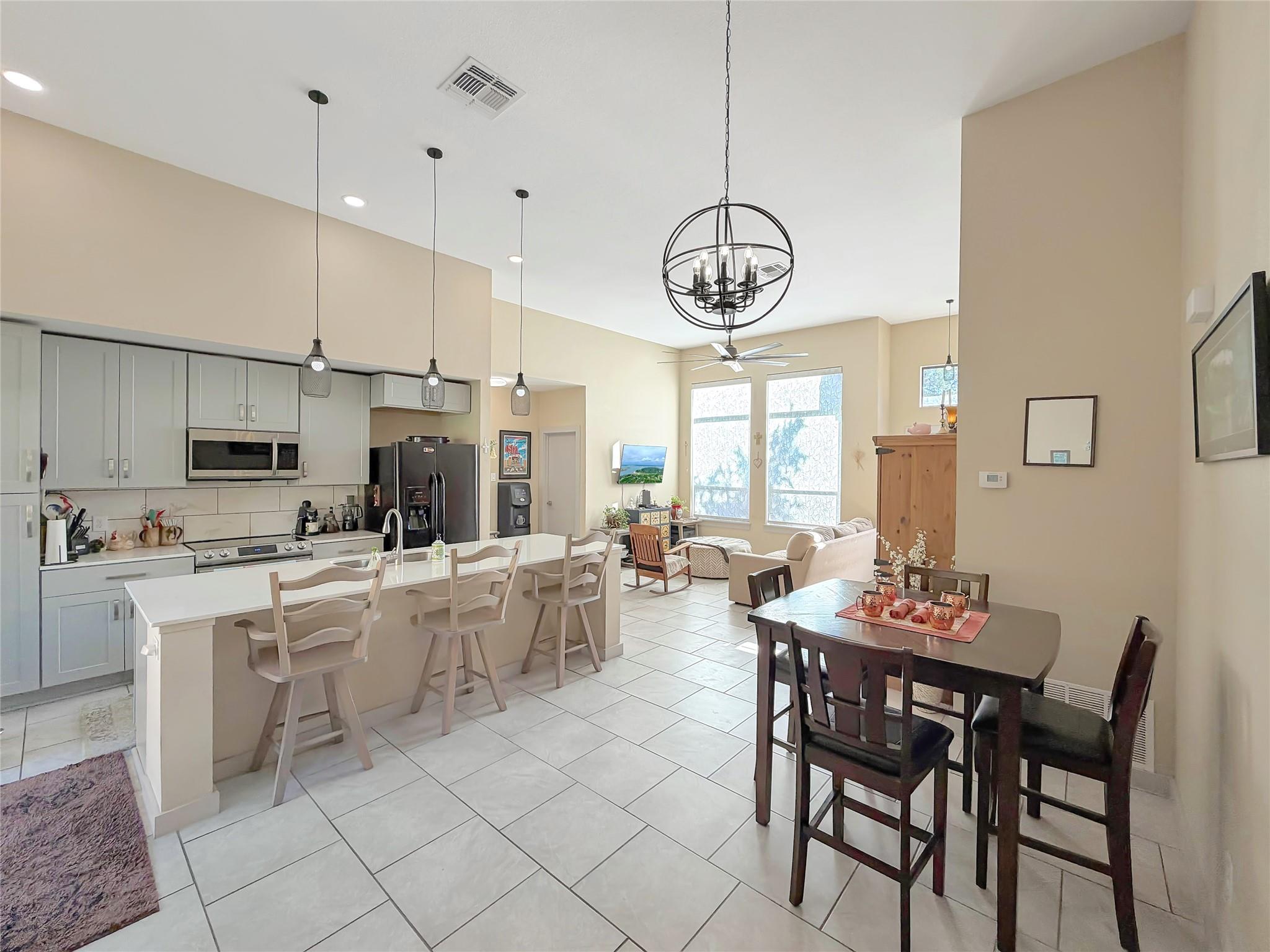 1151 Eastview Dr, Canyon Lake, TX 78133