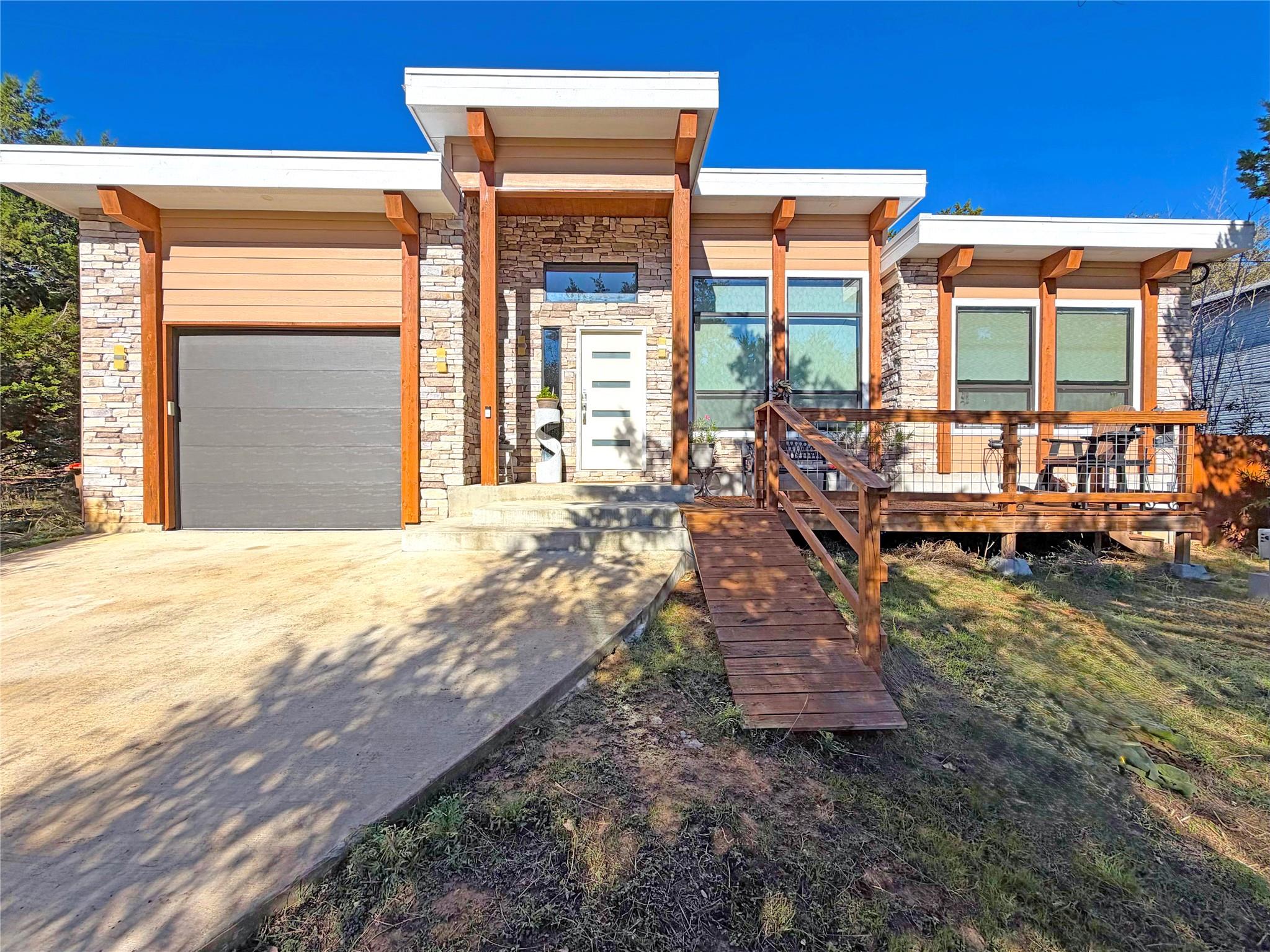 1151 Eastview Dr, Canyon Lake, TX 78133