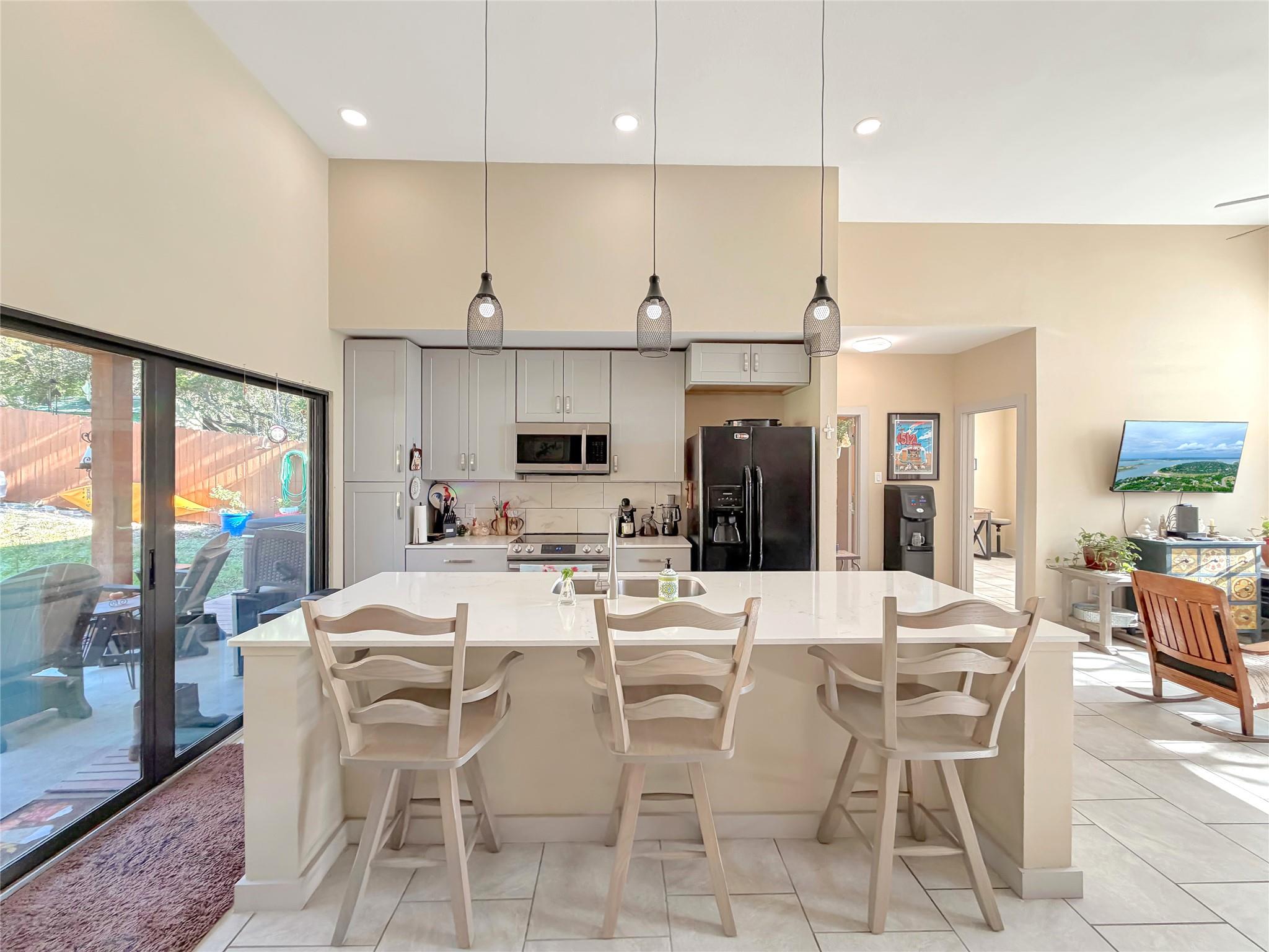 1151 Eastview Dr, Canyon Lake, TX 78133