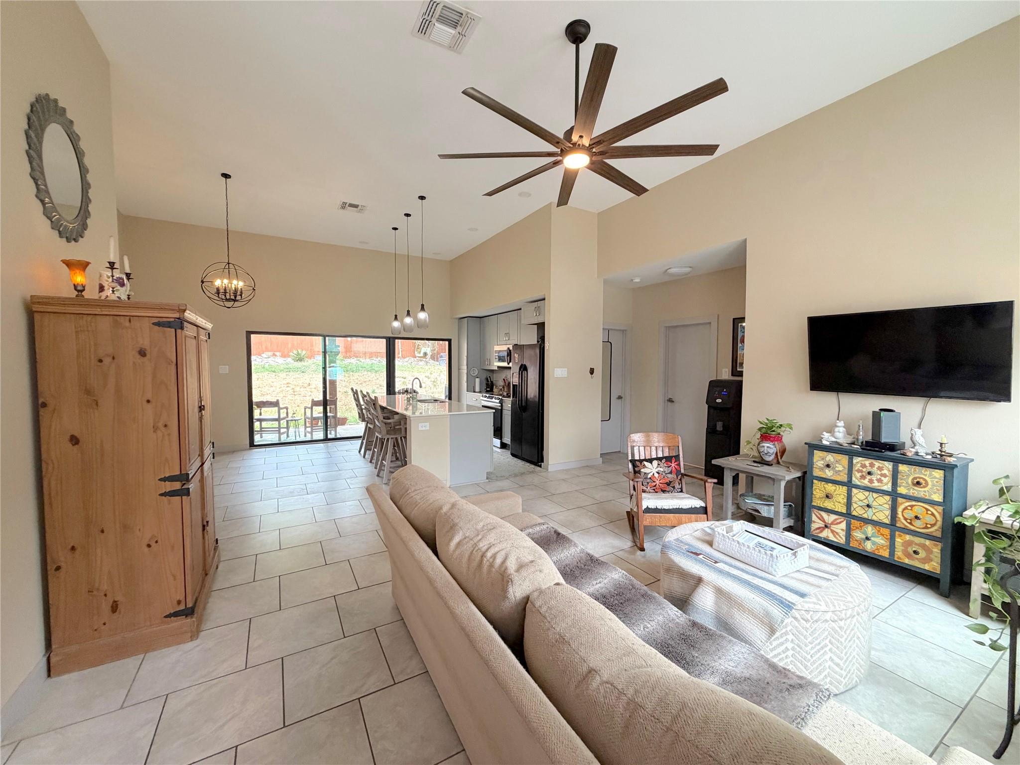 1151 Eastview Dr, Canyon Lake, TX 78133