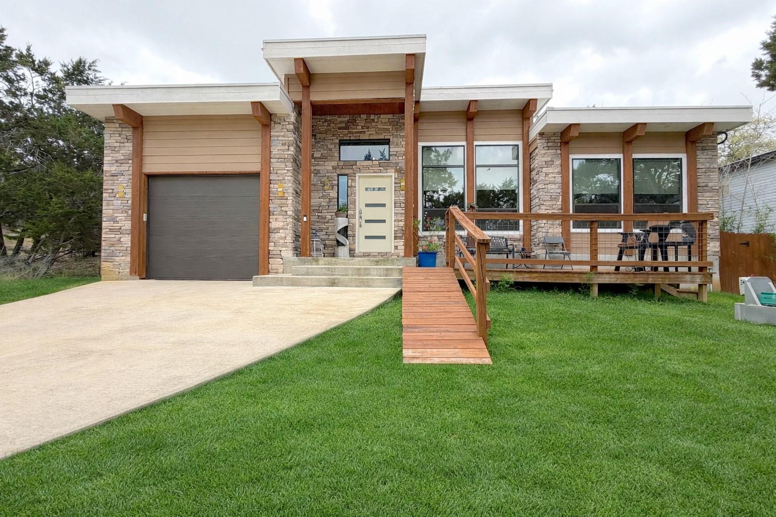 1151 Eastview Dr, Canyon Lake, TX 78133