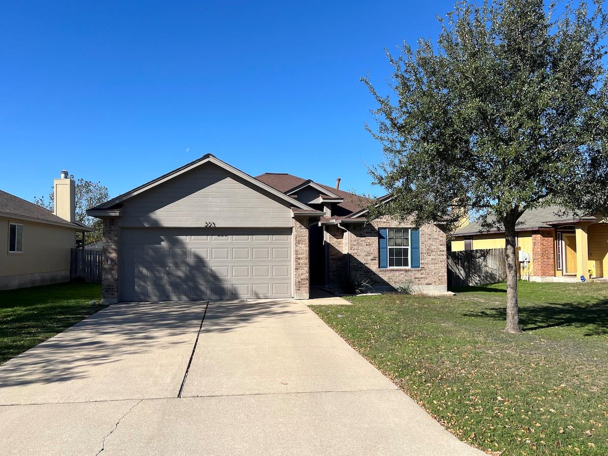 223 Dana Dr, Hutto, TX 78634