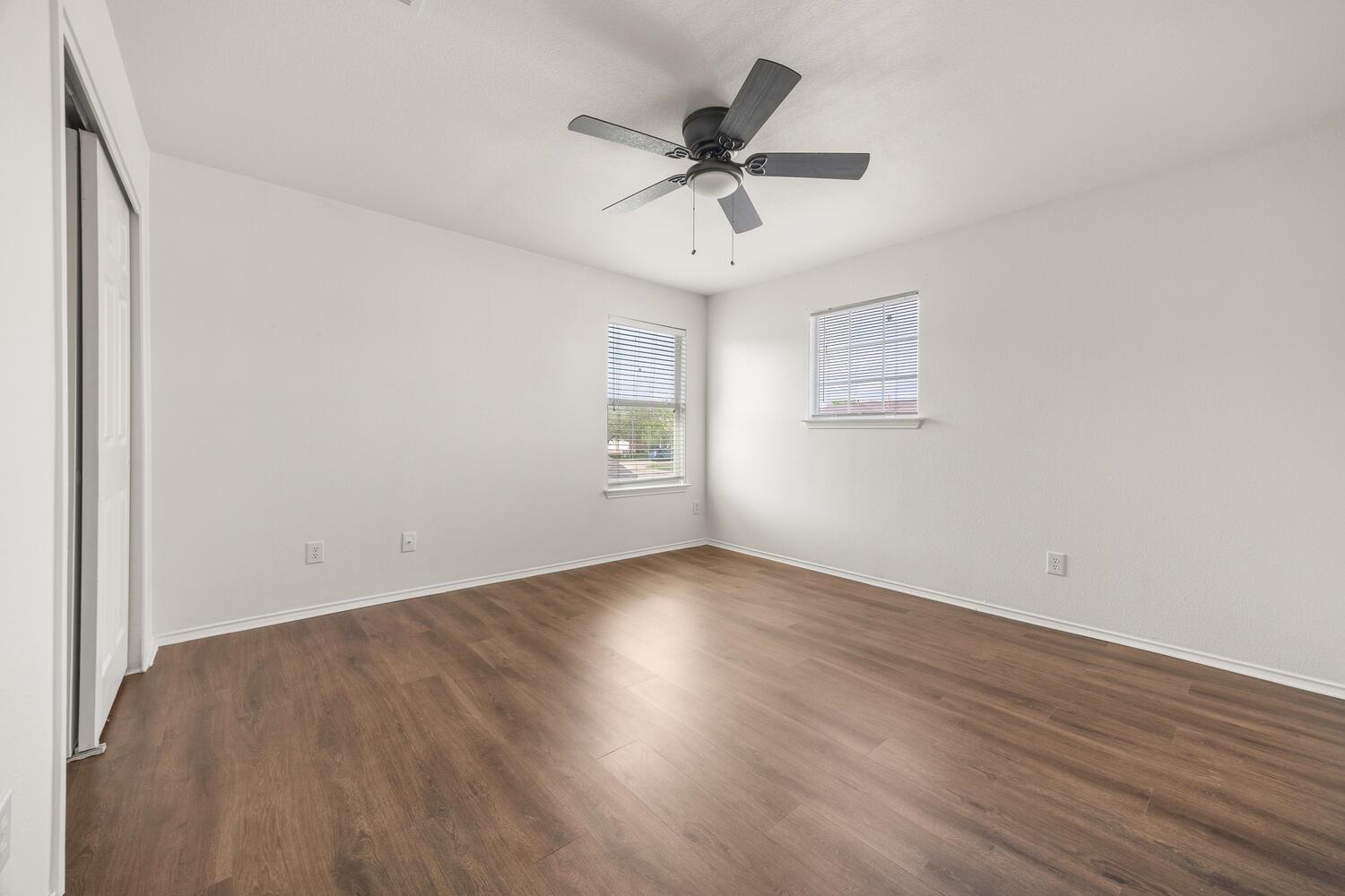 230 San Felipe Dr, Kyle, TX 78640