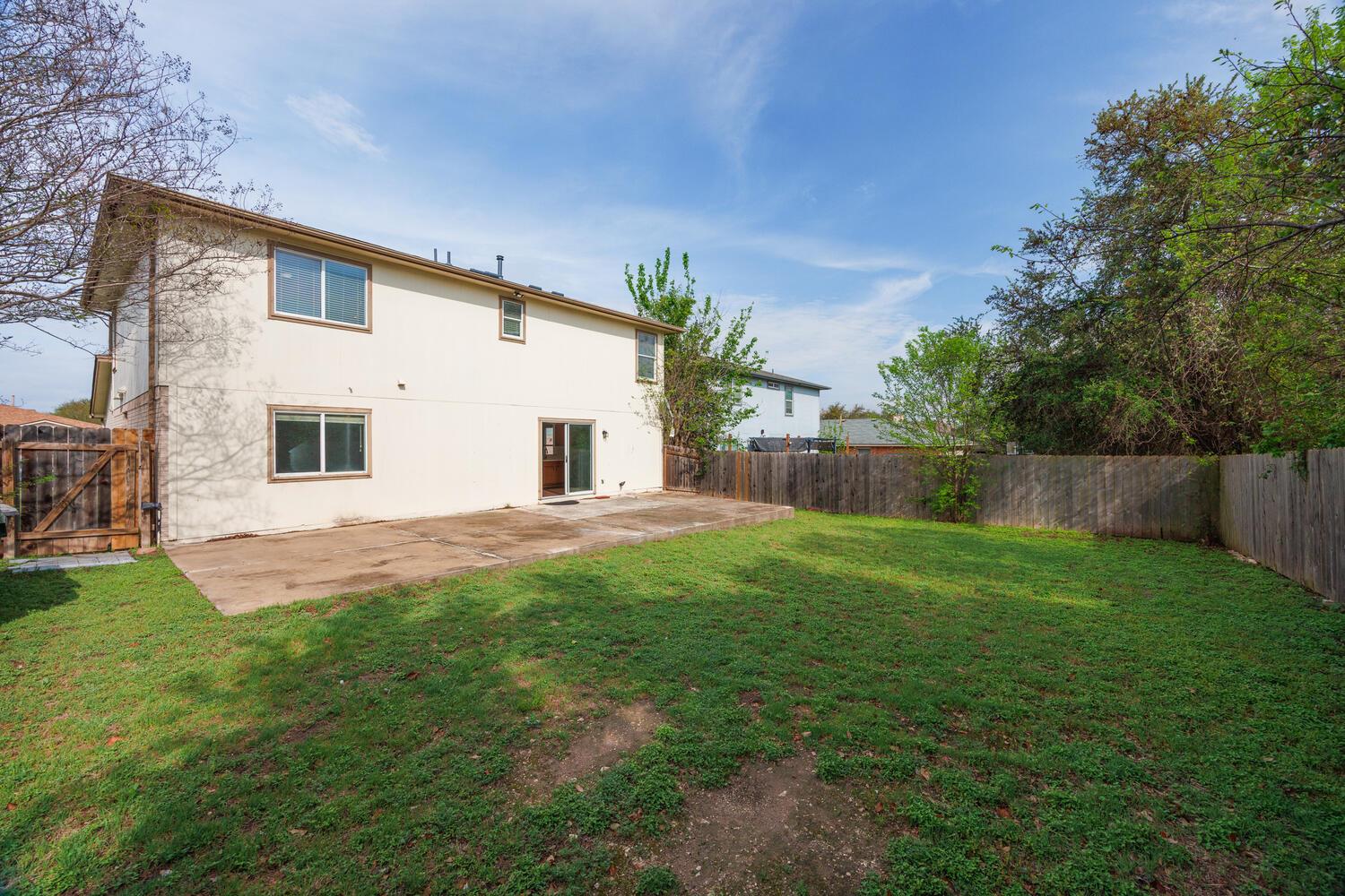 230 San Felipe Dr, Kyle, TX 78640