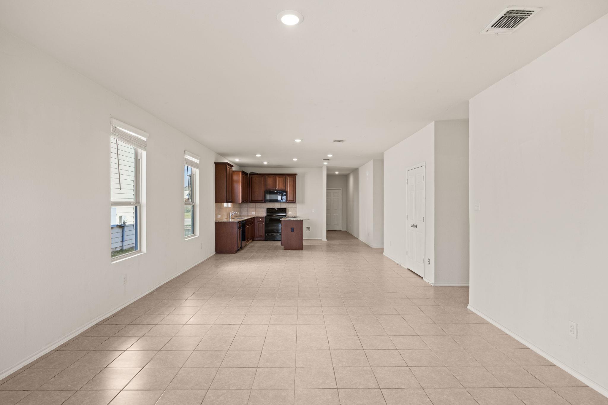 308 Bedford Falls Ln, Jarrell, TX 76537