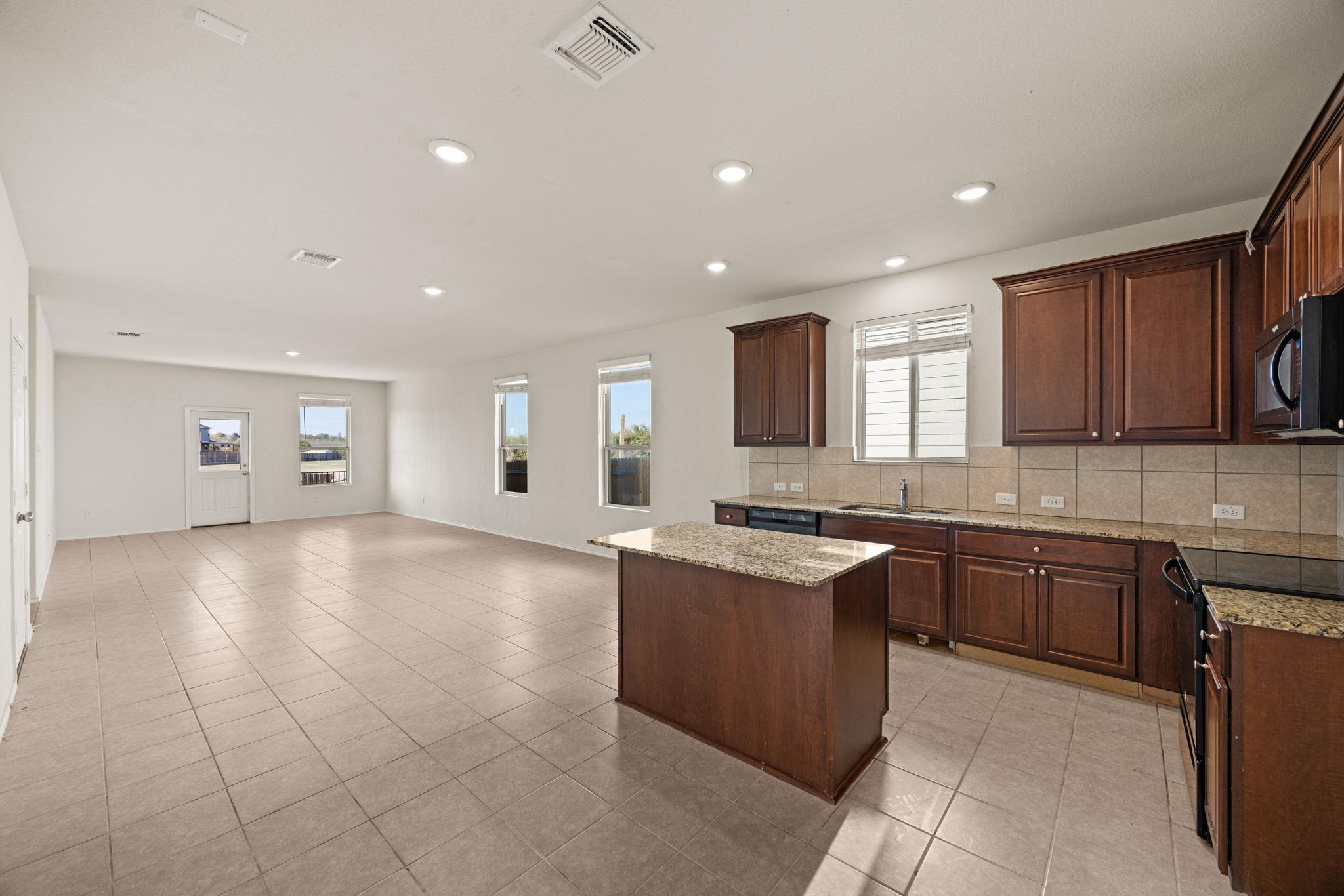 308 Bedford Falls Ln, Jarrell, TX 76537