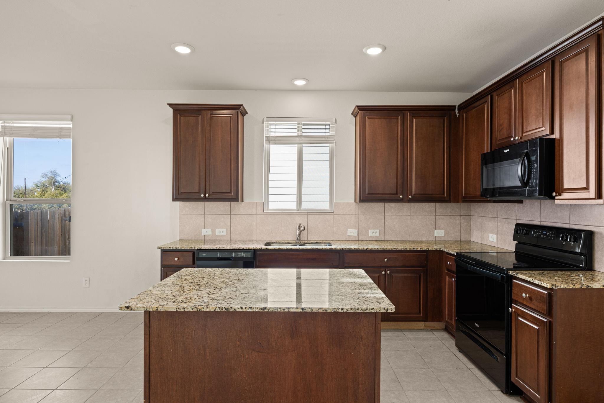 308 Bedford Falls Ln, Jarrell, TX 76537