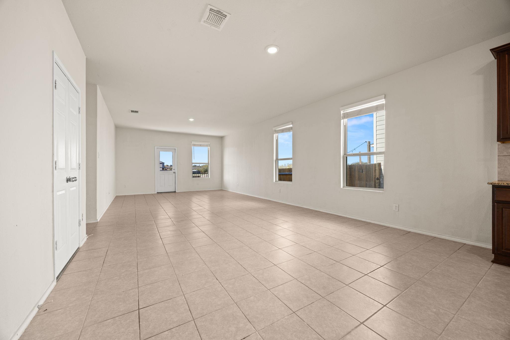 308 Bedford Falls Ln, Jarrell, TX 76537