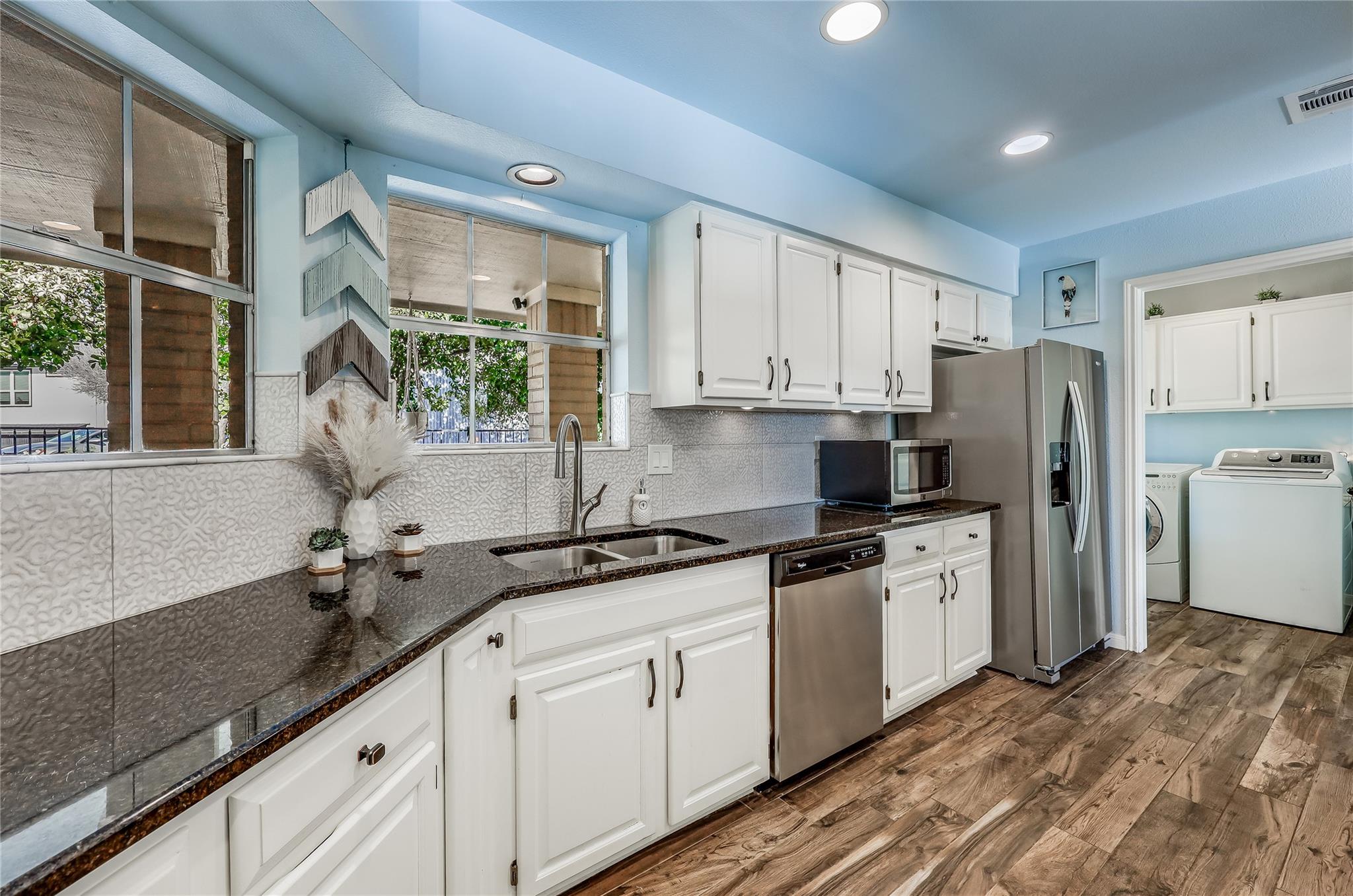 18501 Lakehead Cir, Point Venture, TX 78645