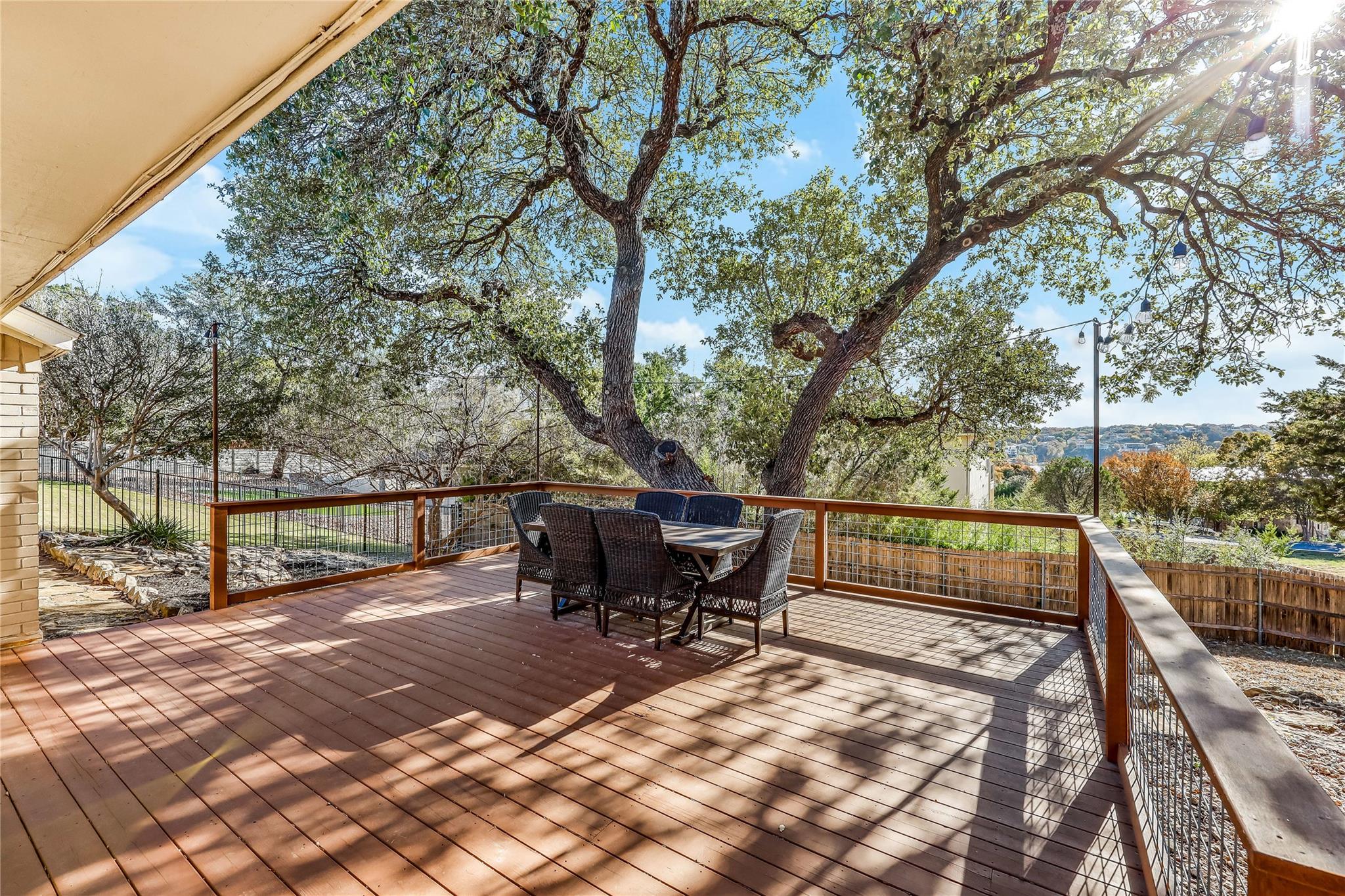 18501 Lakehead Cir, Point Venture, TX 78645