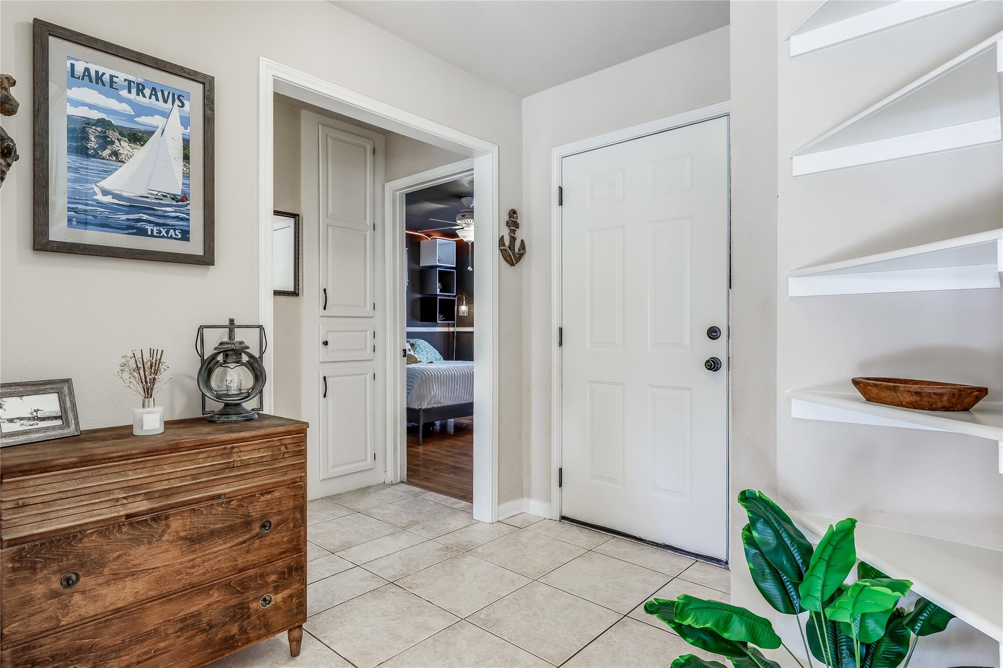 18501 Lakehead Cir, Point Venture, TX 78645