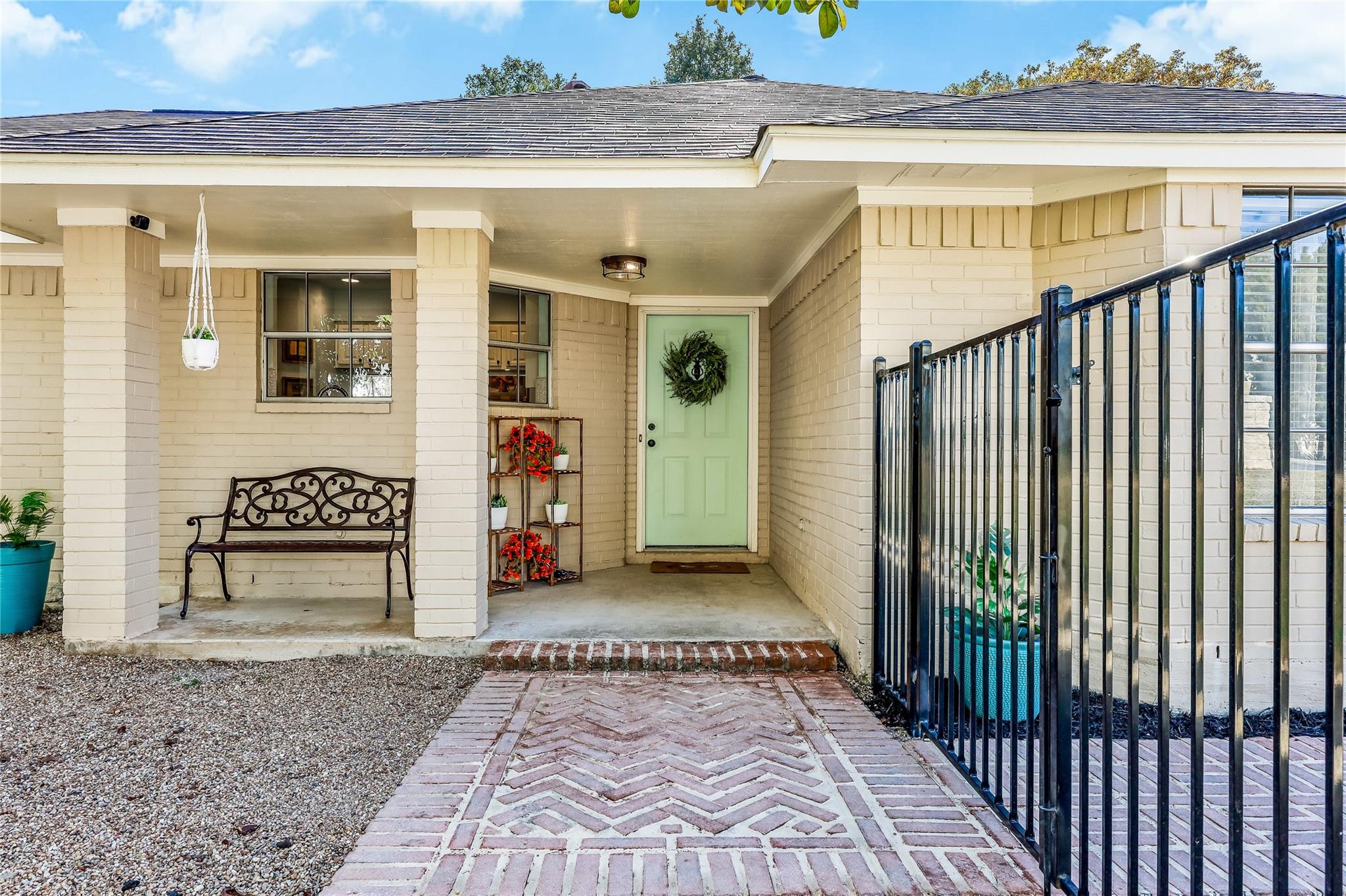 18501 Lakehead Cir, Point Venture, TX 78645