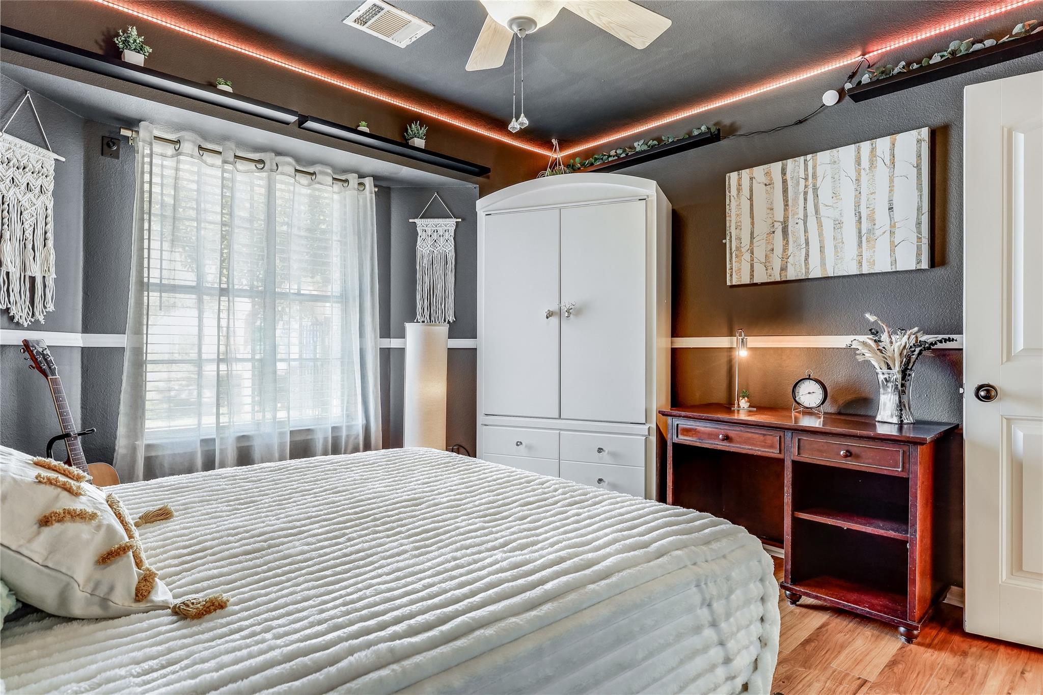 18501 Lakehead Cir, Point Venture, TX 78645