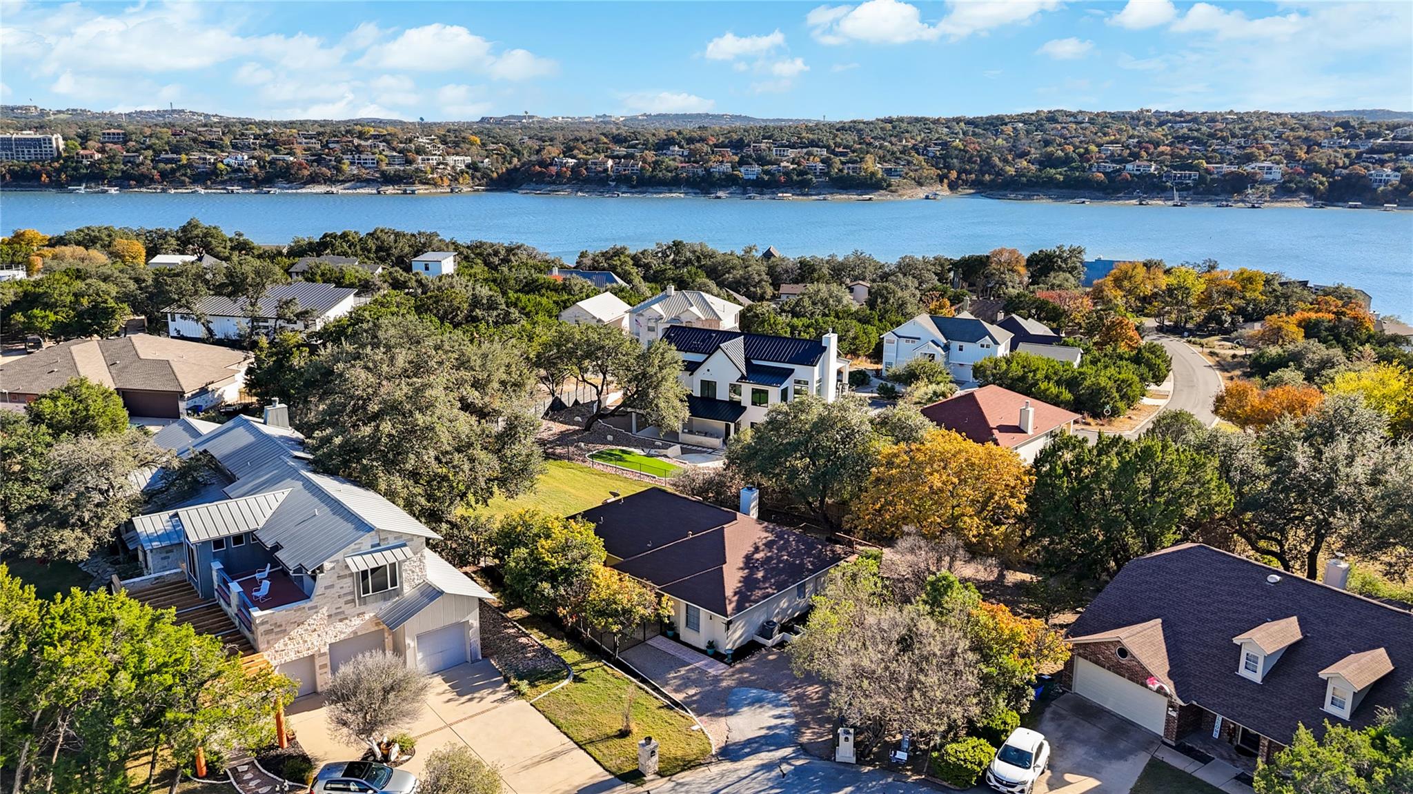 18501 Lakehead Cir, Point Venture, TX 78645