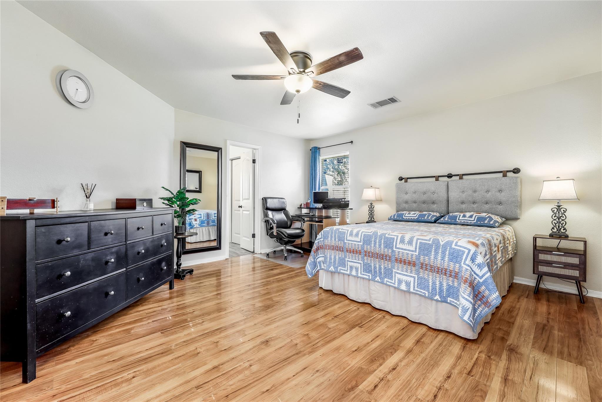 18501 Lakehead Cir, Point Venture, TX 78645