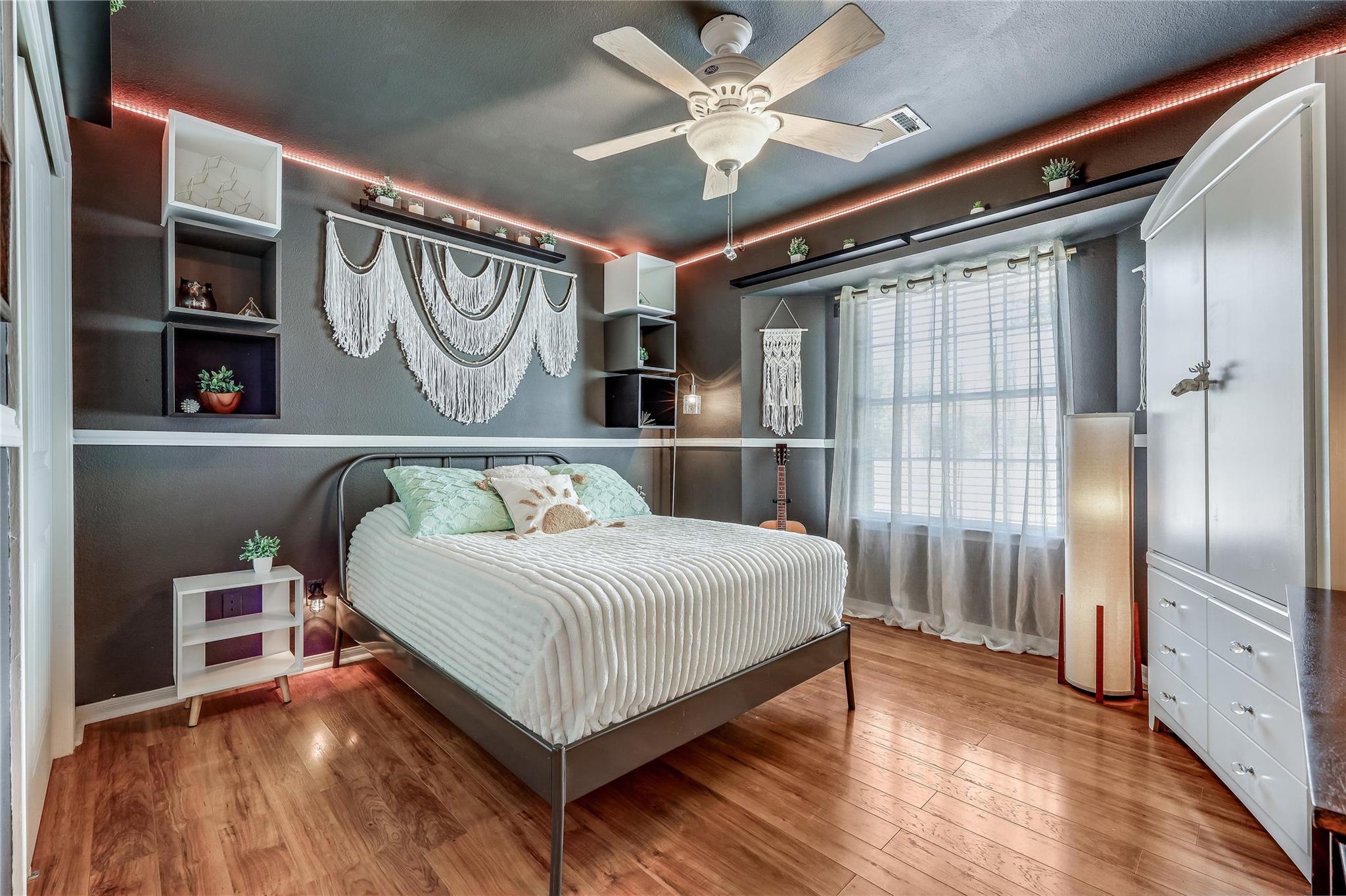 18501 Lakehead Cir, Point Venture, TX 78645