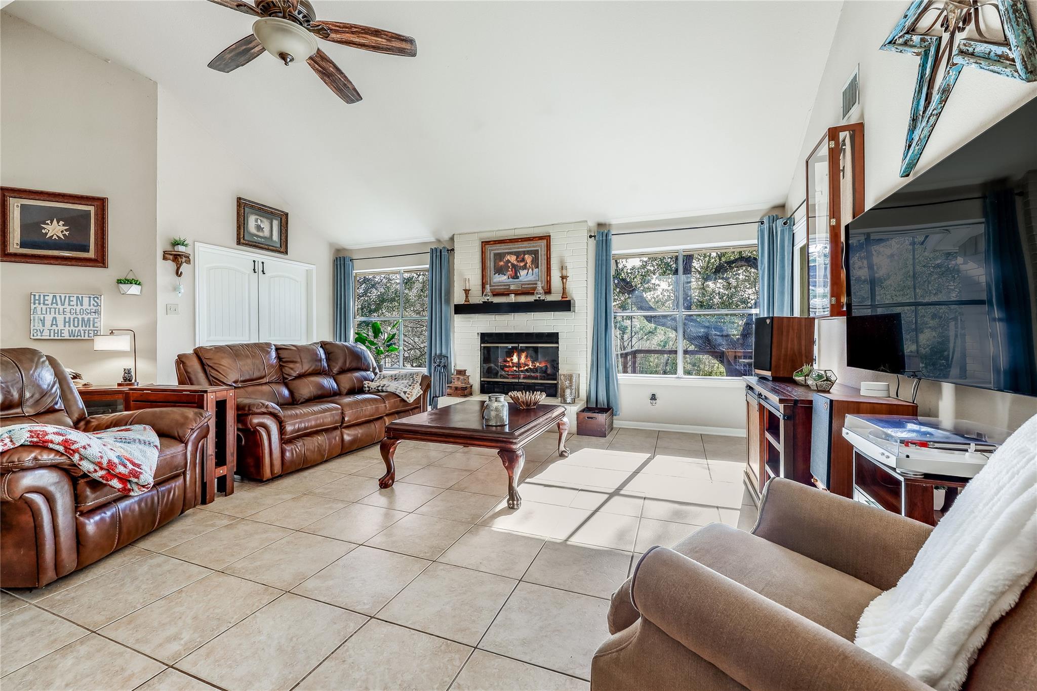 18501 Lakehead Cir, Point Venture, TX 78645