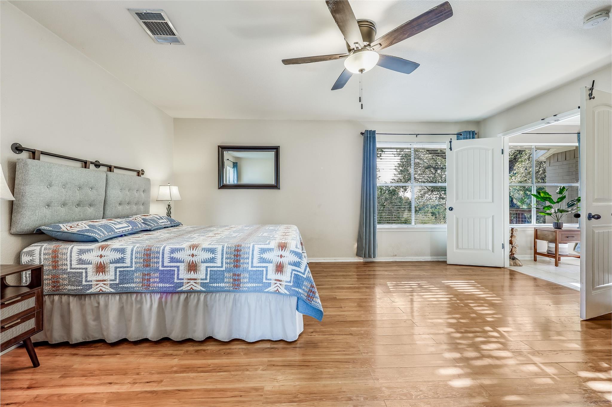 18501 Lakehead Cir, Point Venture, TX 78645