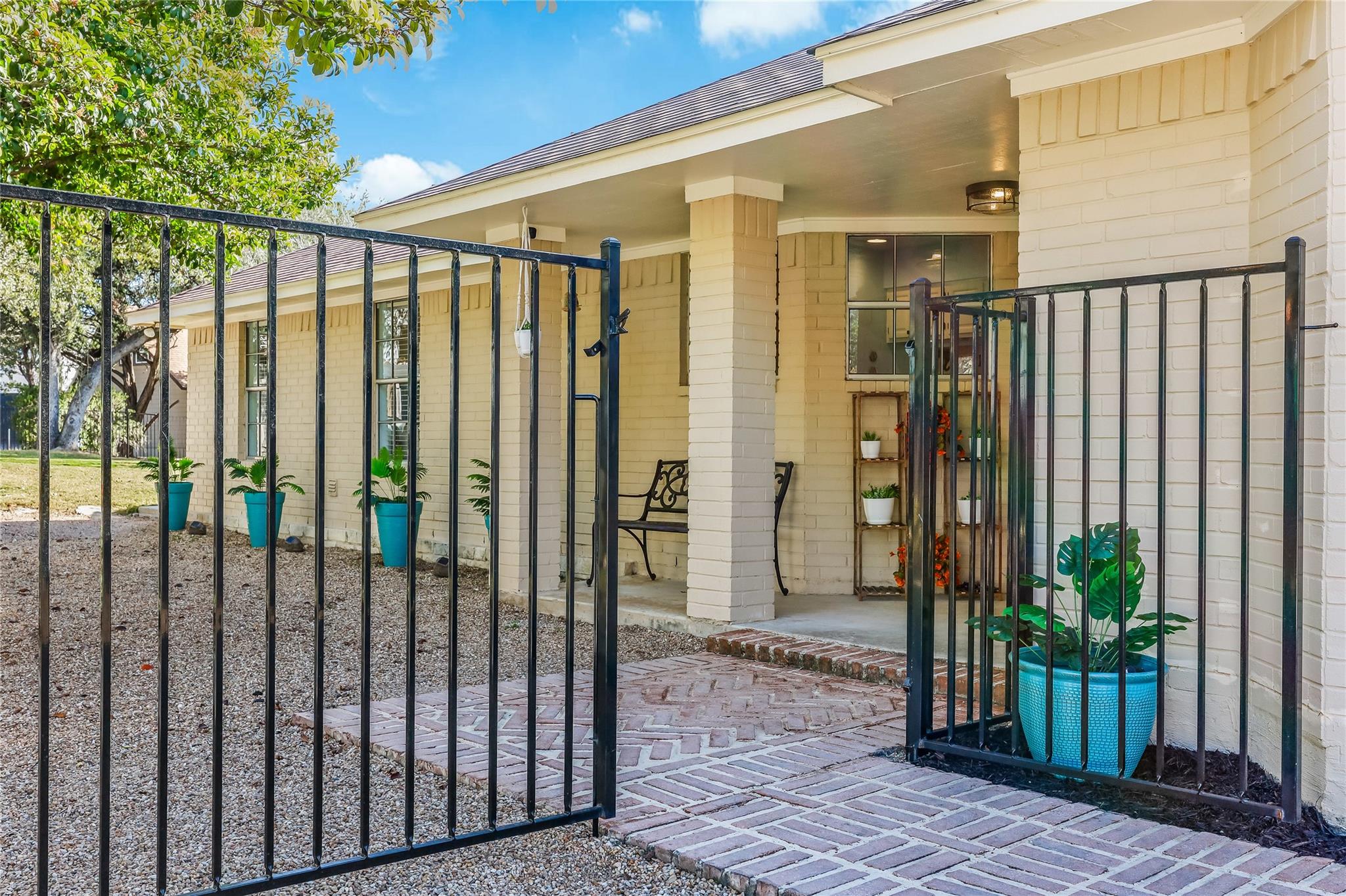 18501 Lakehead Cir, Point Venture, TX 78645