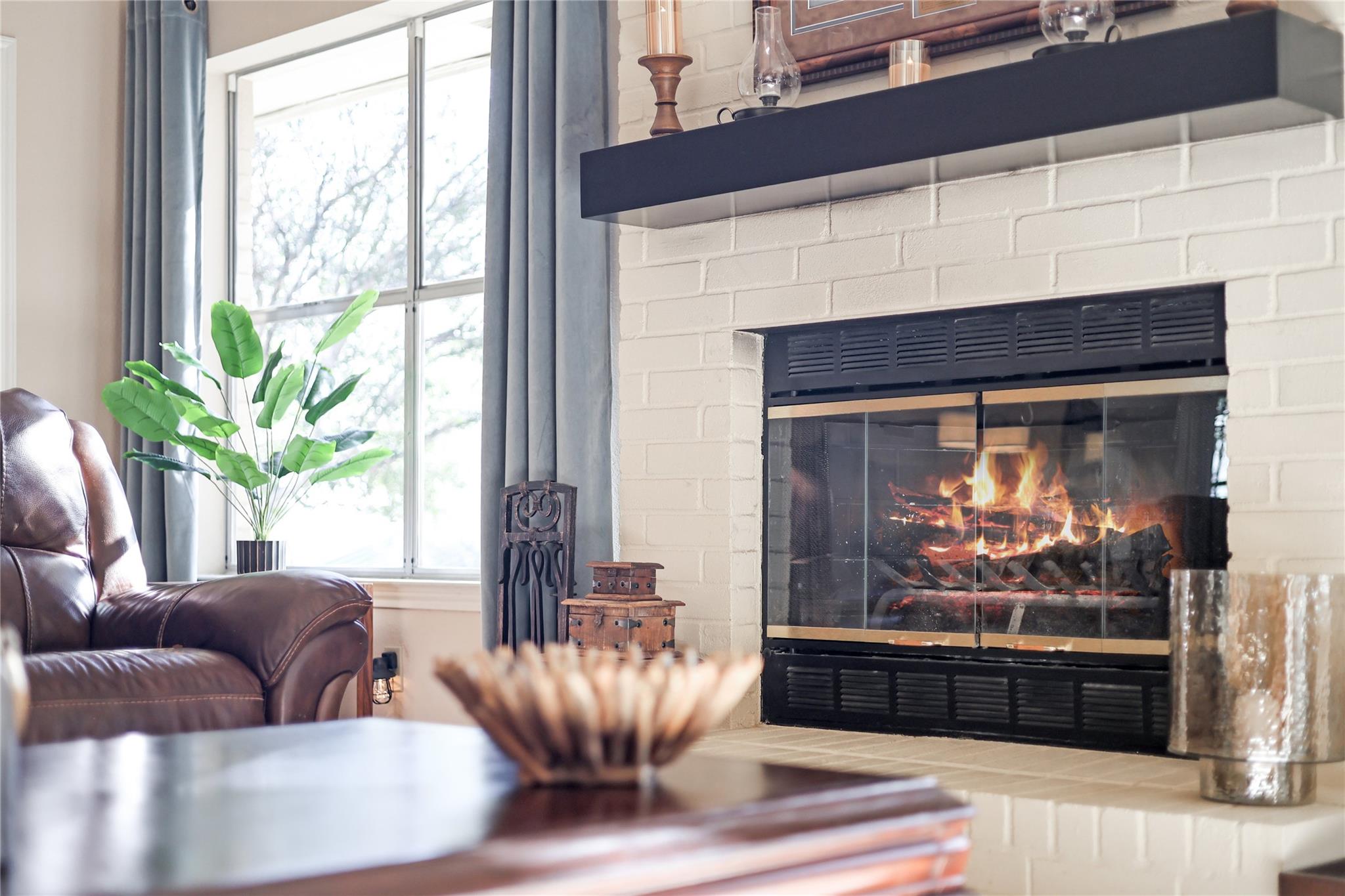 18501 Lakehead Cir, Point Venture, TX 78645