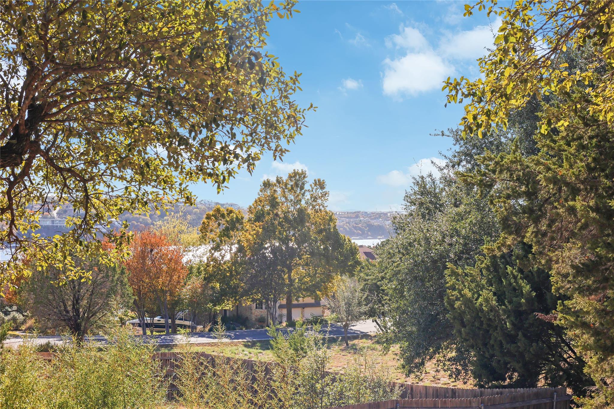 18501 Lakehead Cir, Point Venture, TX 78645