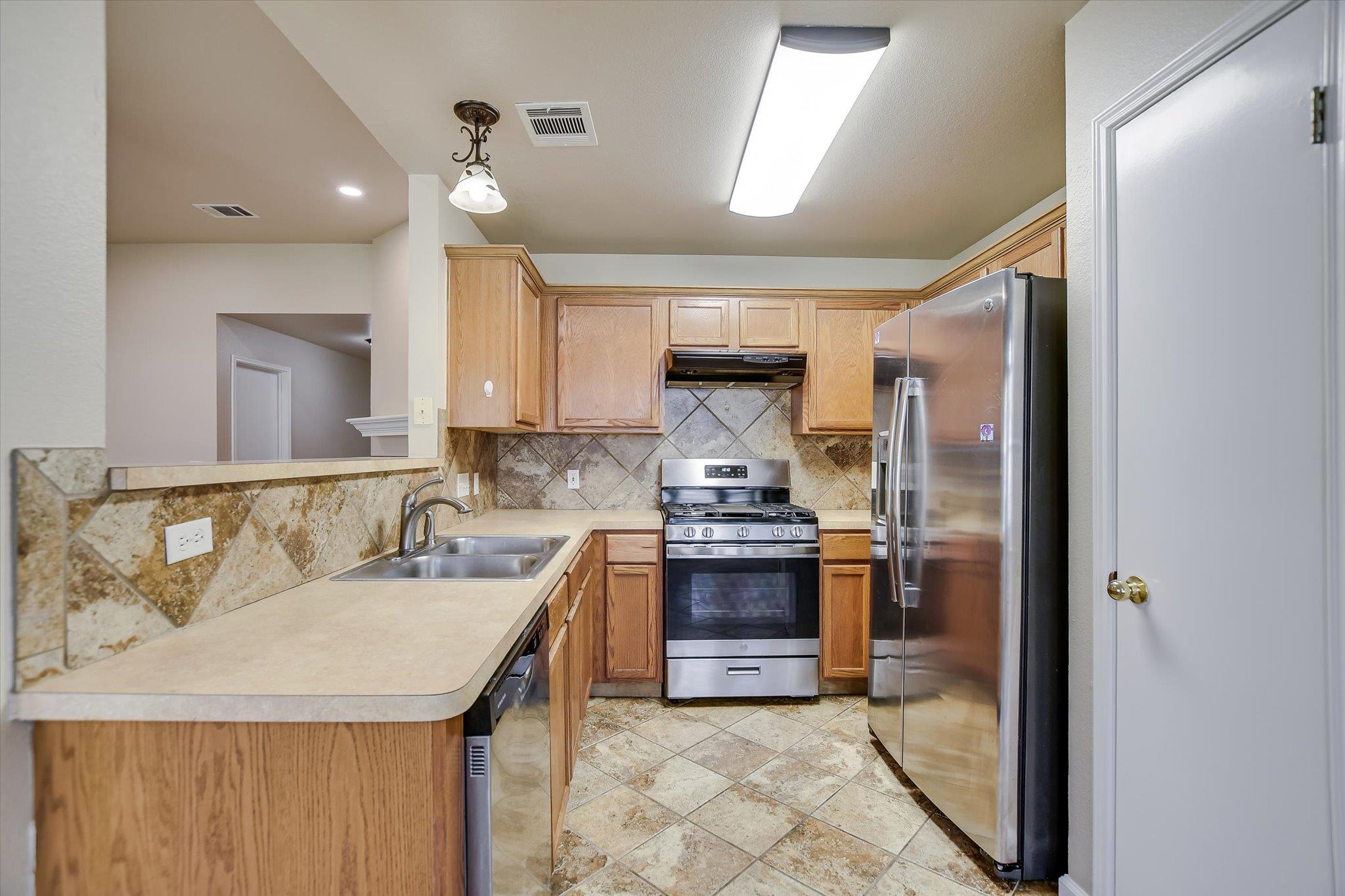 819 Sonny Dr, Leander, TX 78641