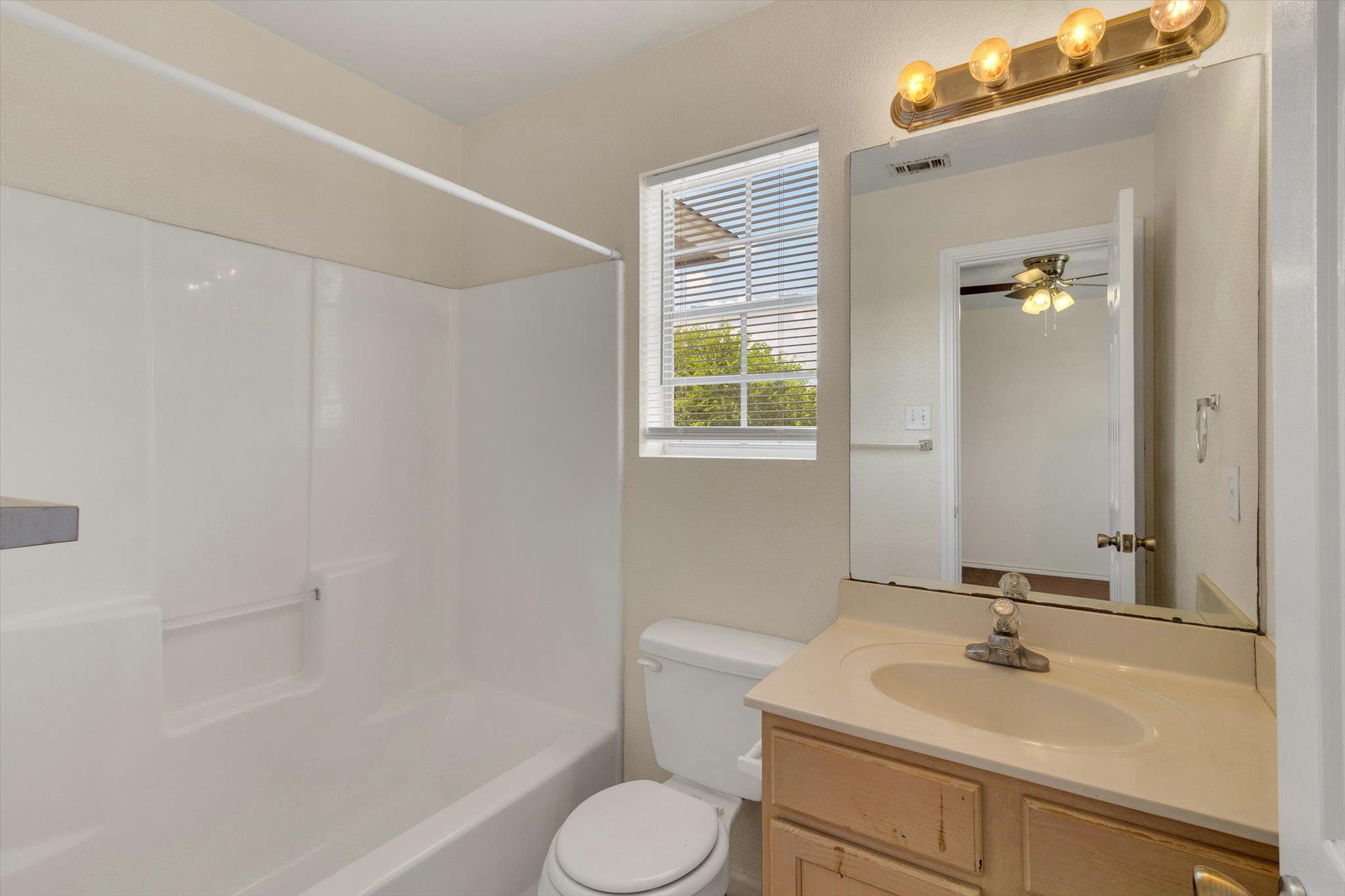 885 Sagewood Trl, San Marcos, TX 78666