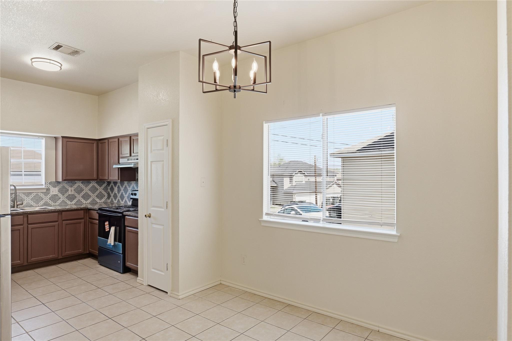 885 Sagewood Trl, San Marcos, TX 78666