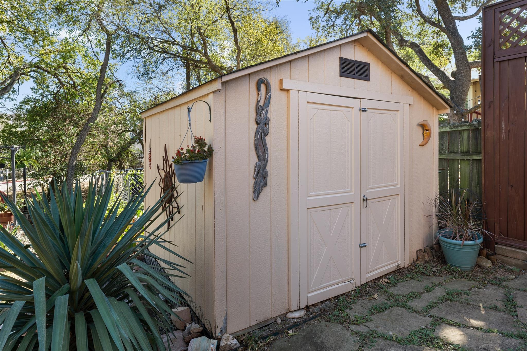 102 Elm Hill Ct, San Marcos, TX 78666