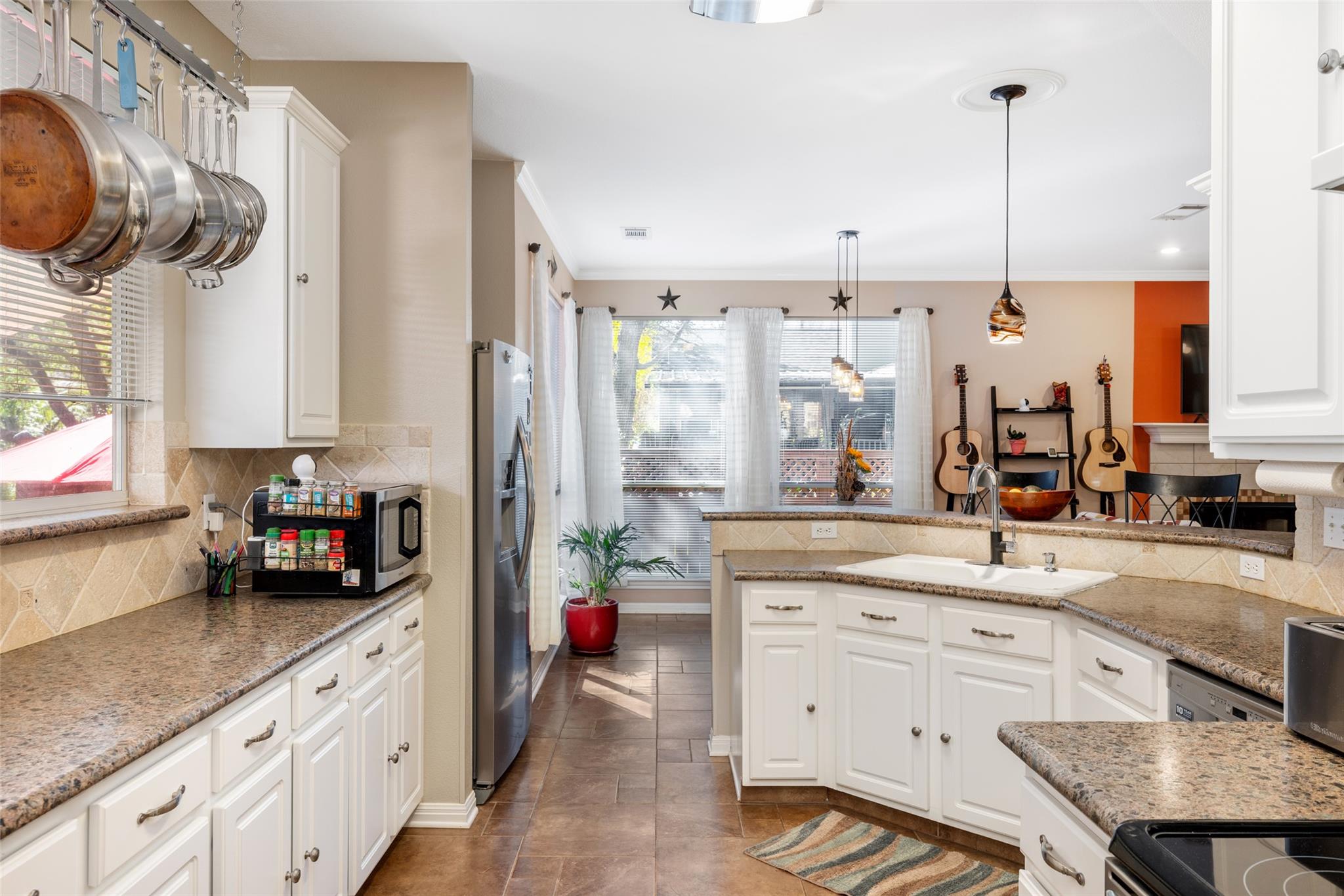 102 Elm Hill Ct, San Marcos, TX 78666