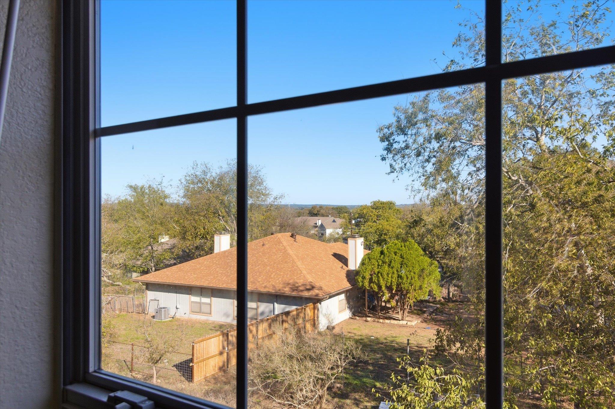 115 Crest Dr, San Marcos, TX 78666