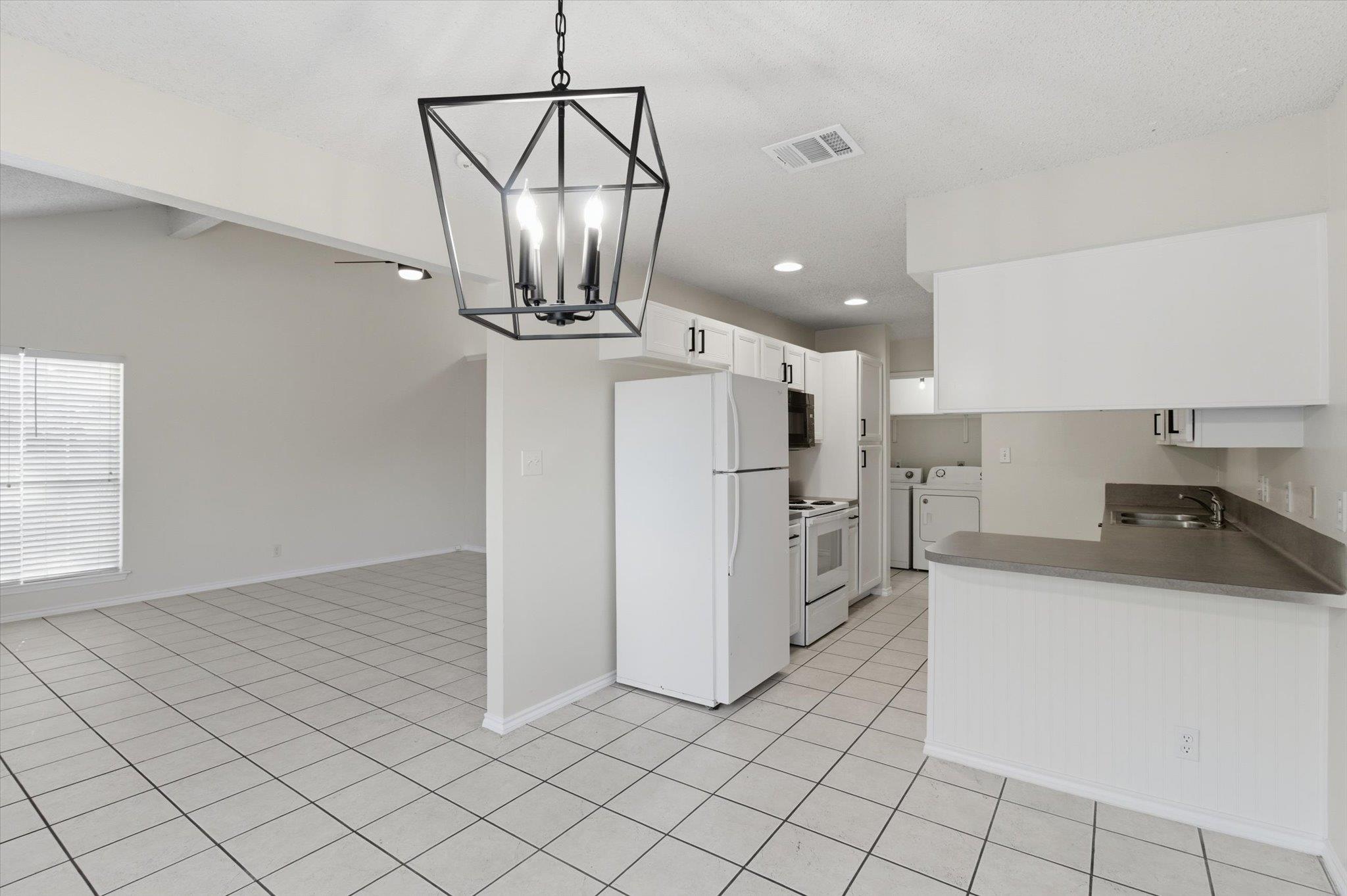 115 Crest Dr, San Marcos, TX 78666