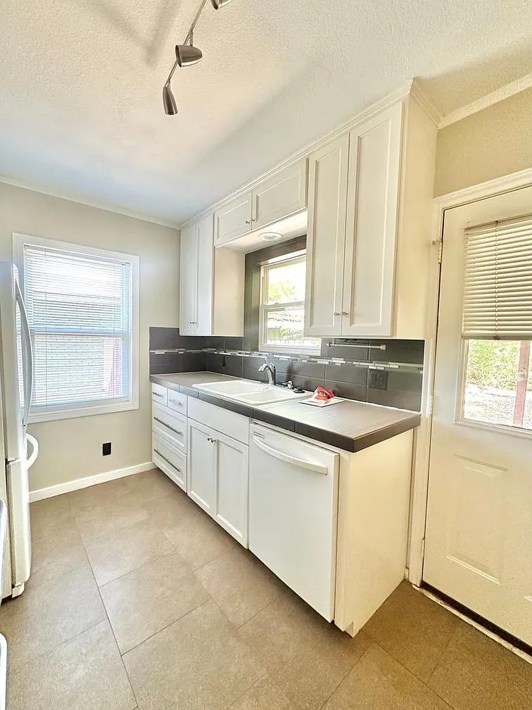 2712 Windsor Rd, Austin, TX 78703