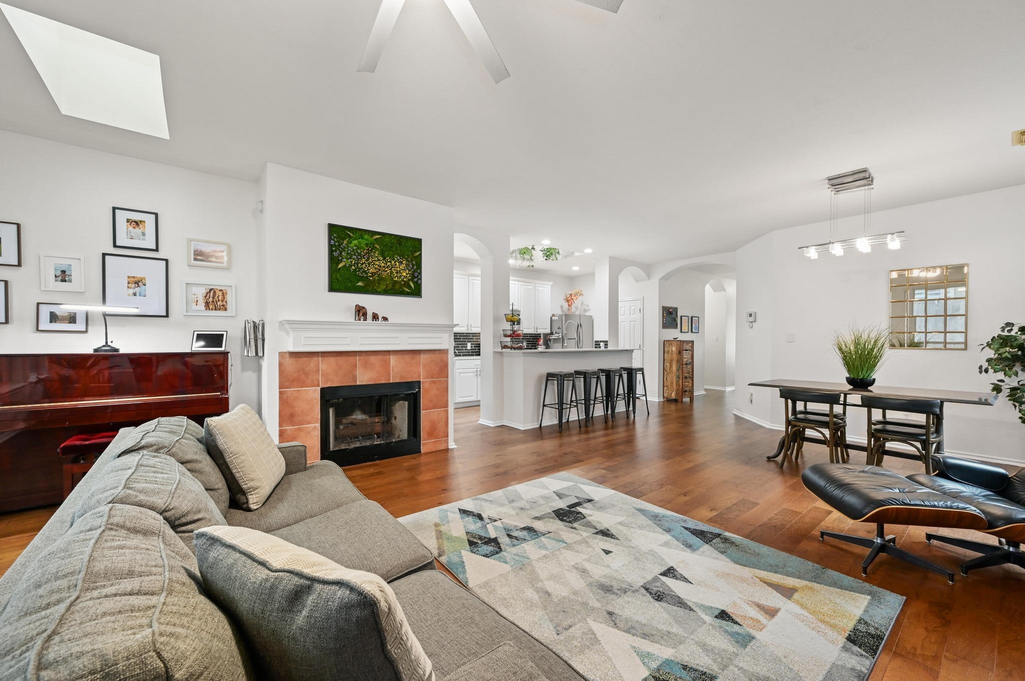 2721 Kinney Oaks Ct, Austin, TX 78704