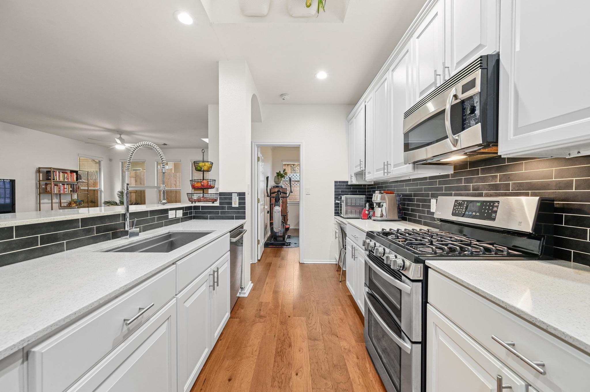 2721 Kinney Oaks Ct, Austin, TX 78704