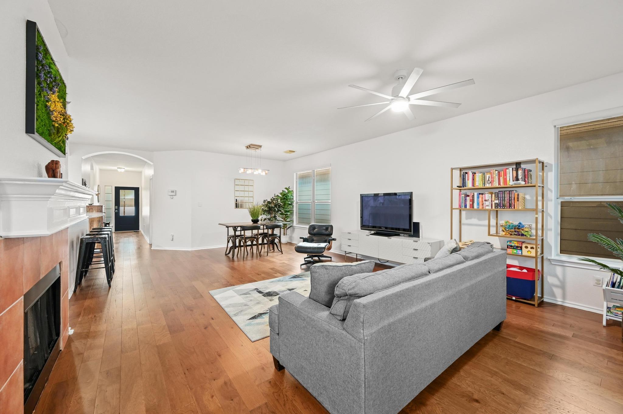 2721 Kinney Oaks Ct, Austin, TX 78704