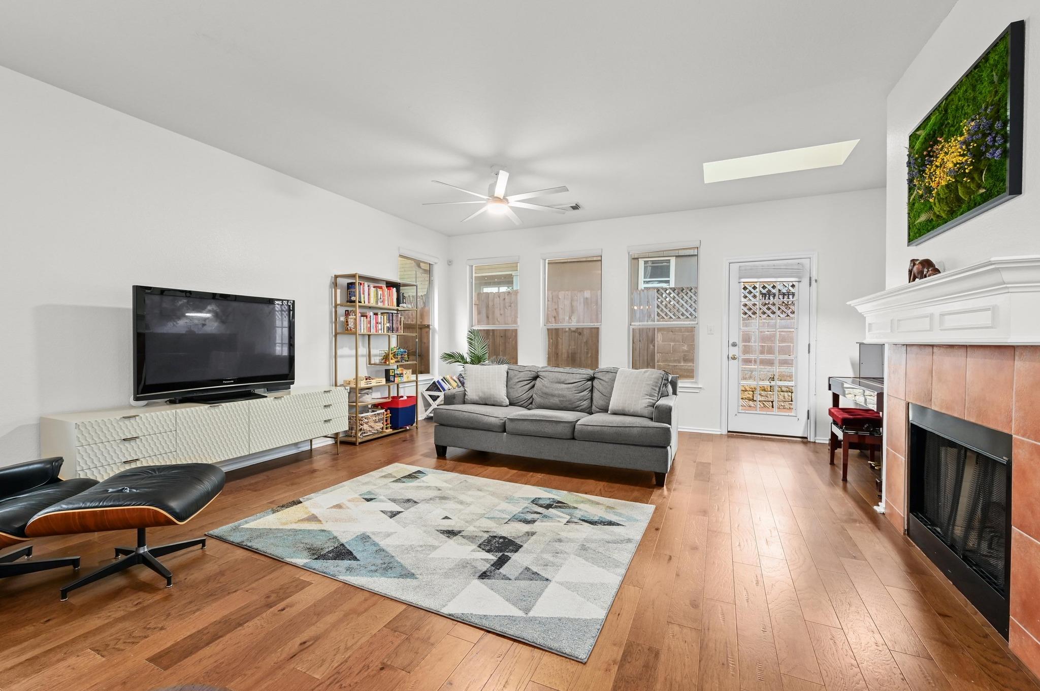 2721 Kinney Oaks Ct, Austin, TX 78704