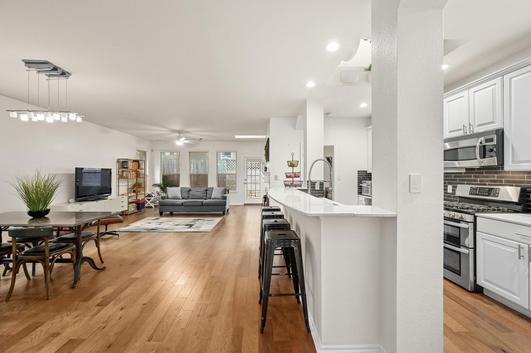 2721 Kinney Oaks Ct, Austin, TX 78704